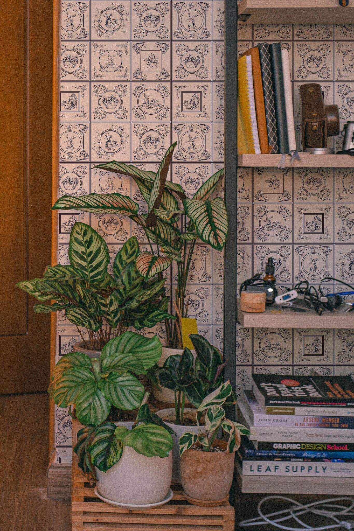 Elegant Cottage Core Wallpaper for Cozy