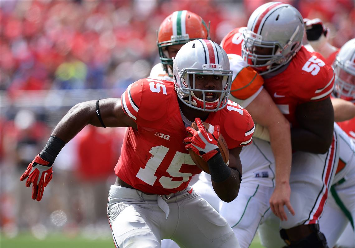 Ezekiel Elliott undergoes wrist surgery