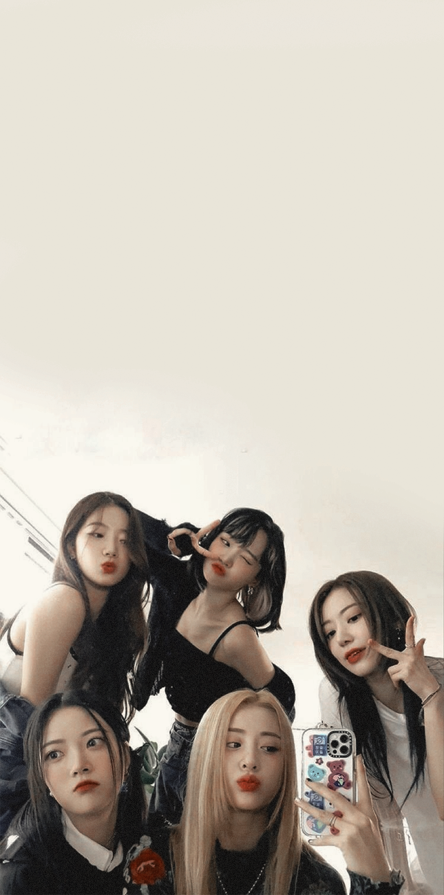 le sserafim lockscreens! please like or