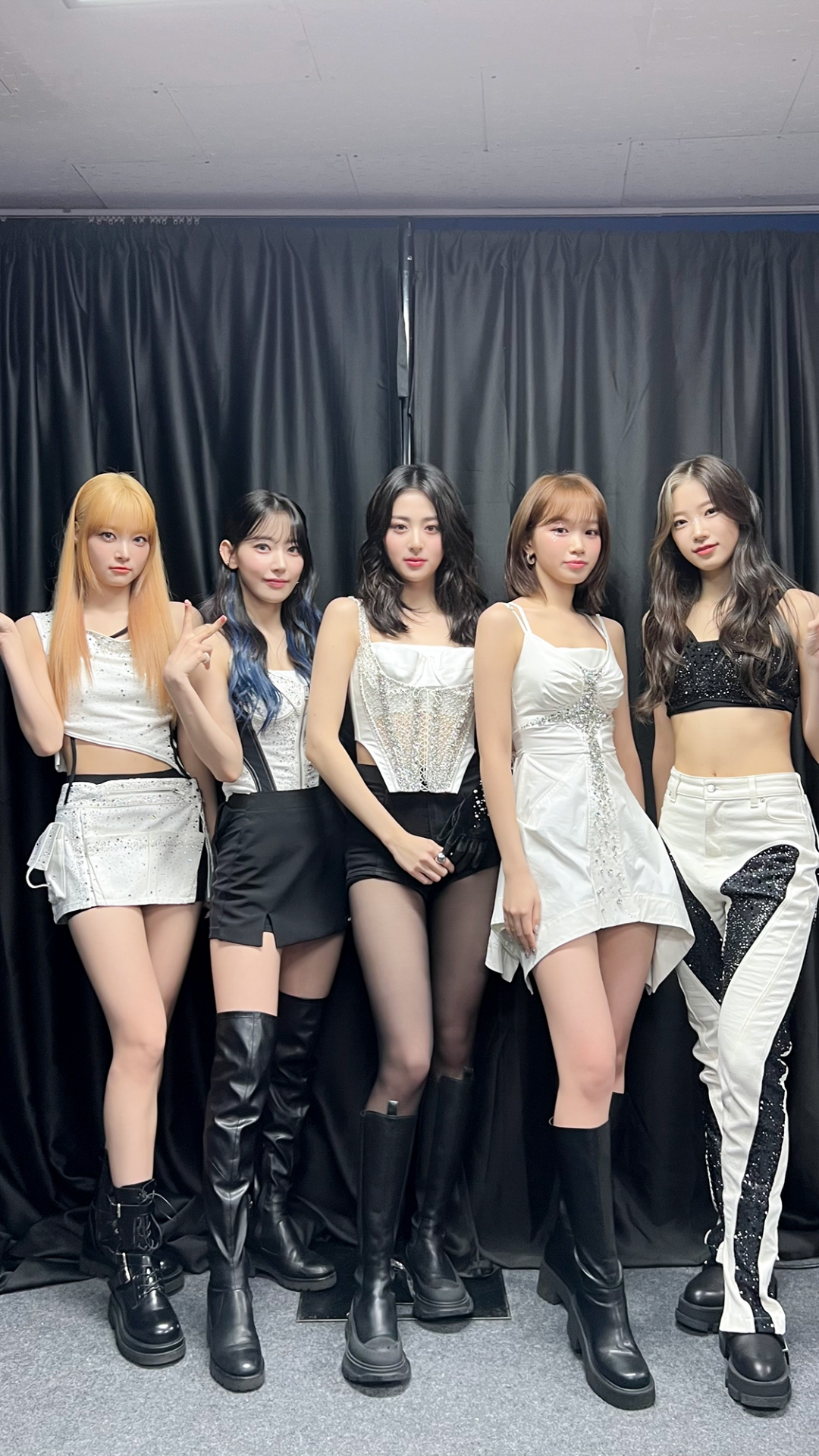 LE SSERAFIM Wallpaper LE