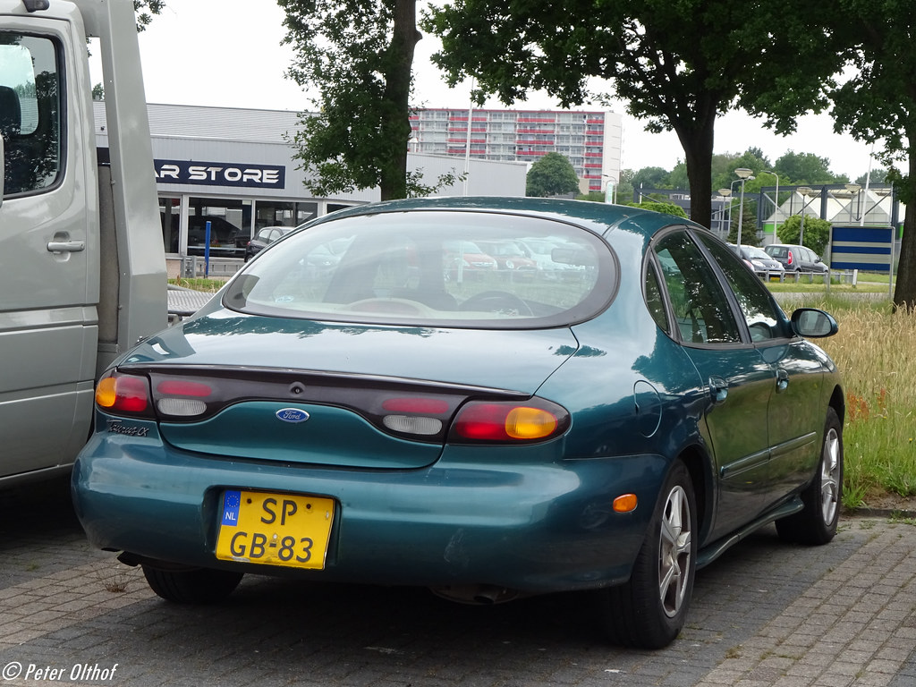 Ford Taurus LX. Assen