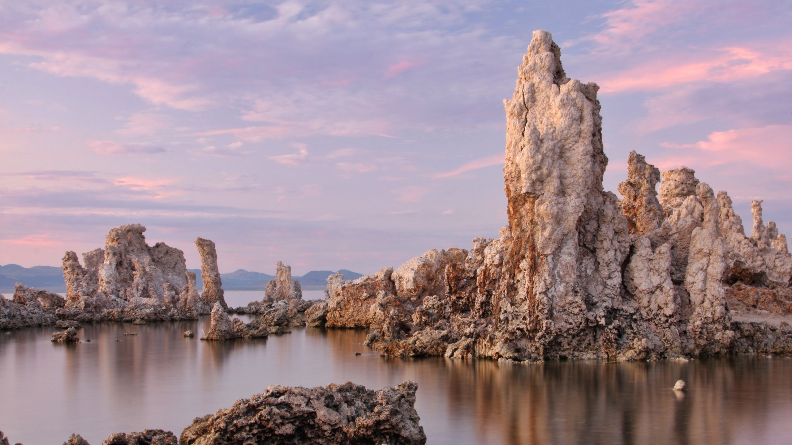 Yosemite Wallpaper: Mono Lake