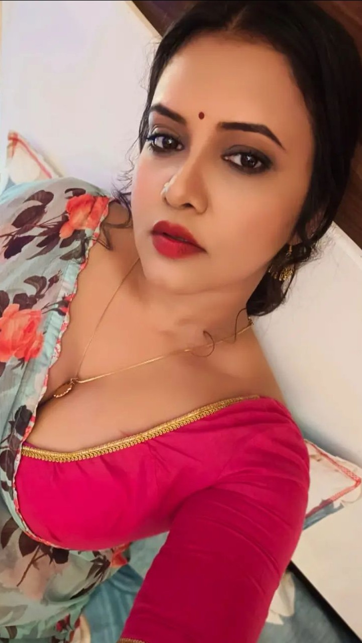 priya gamre shares bold photo
