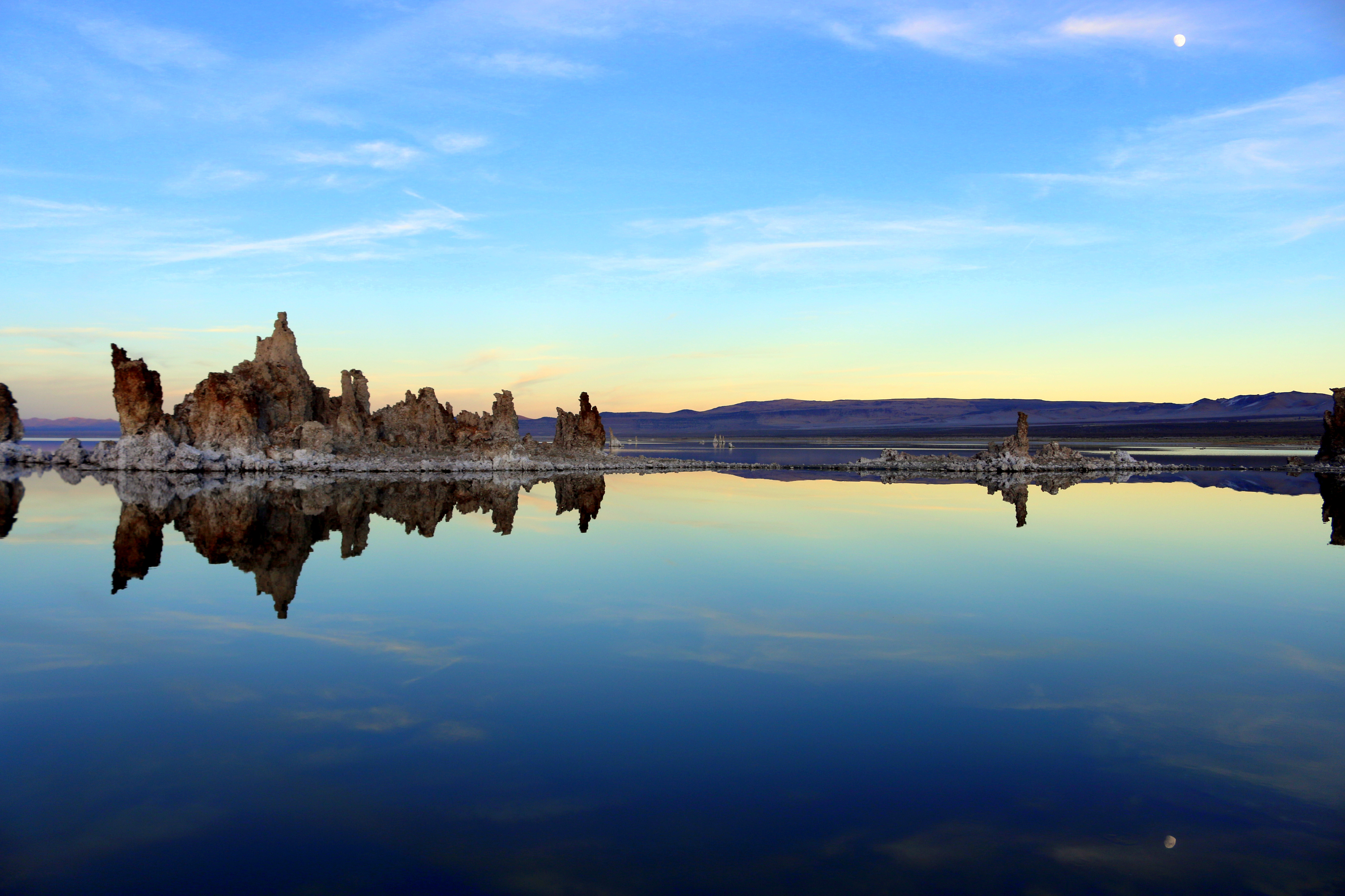 Mono Lake. Hiking, Bird Watching