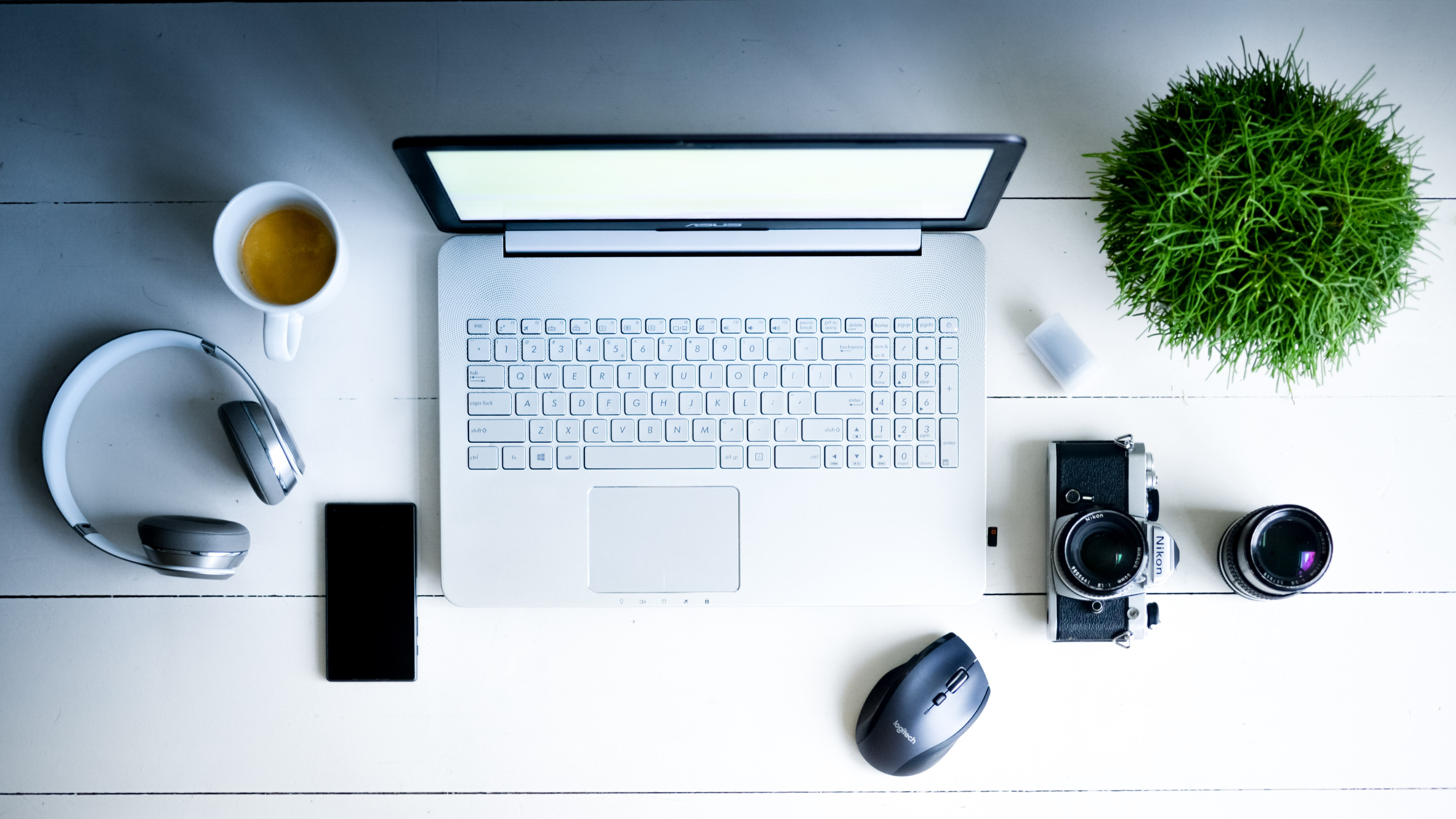 Download wallpaper: Designer's work