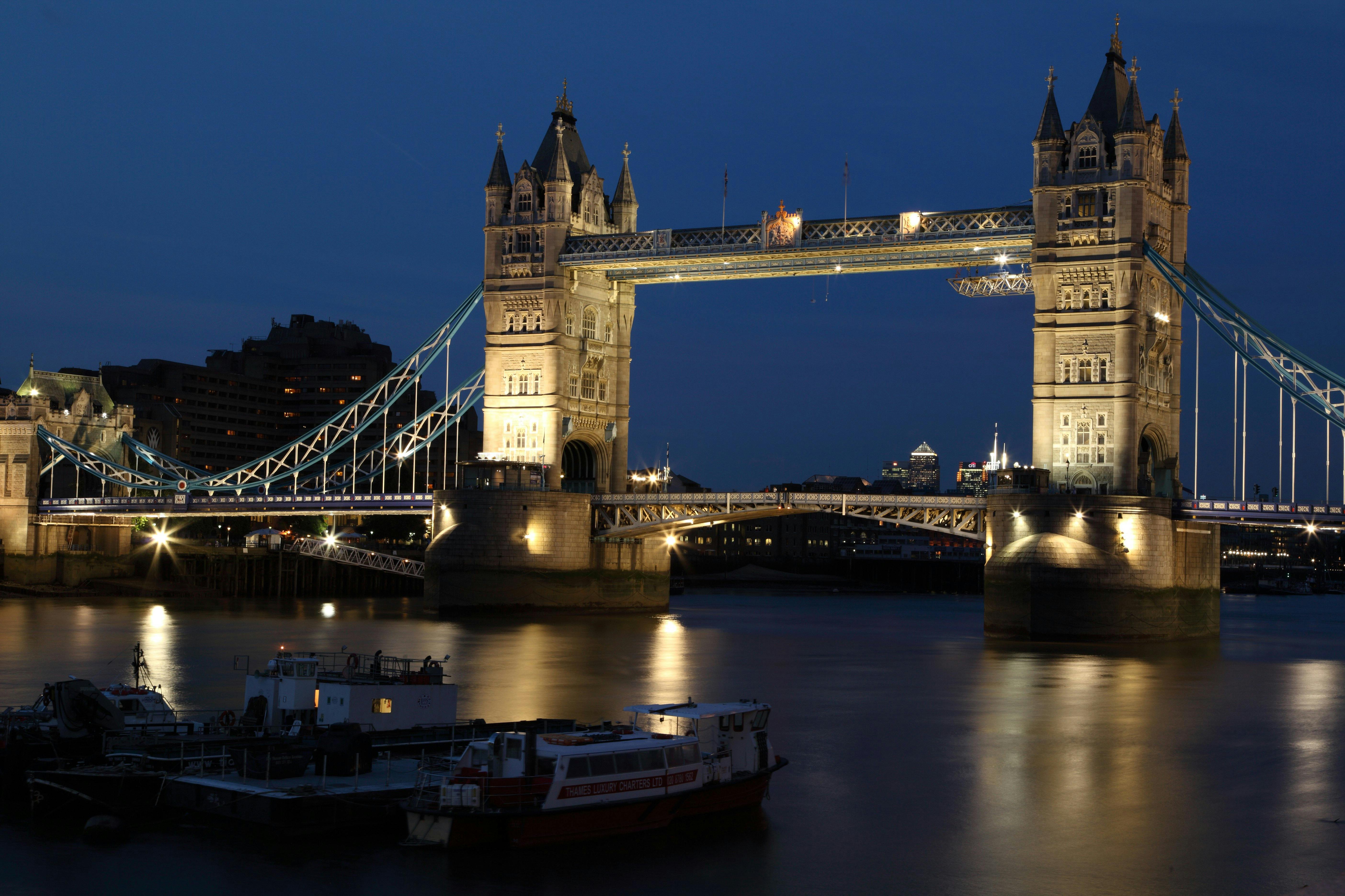 London Gate Bridge at Night · Free