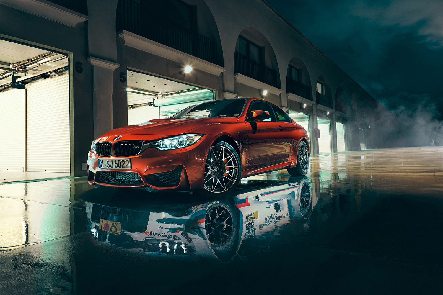 BMW M4 DTM & M4 Competition Photo