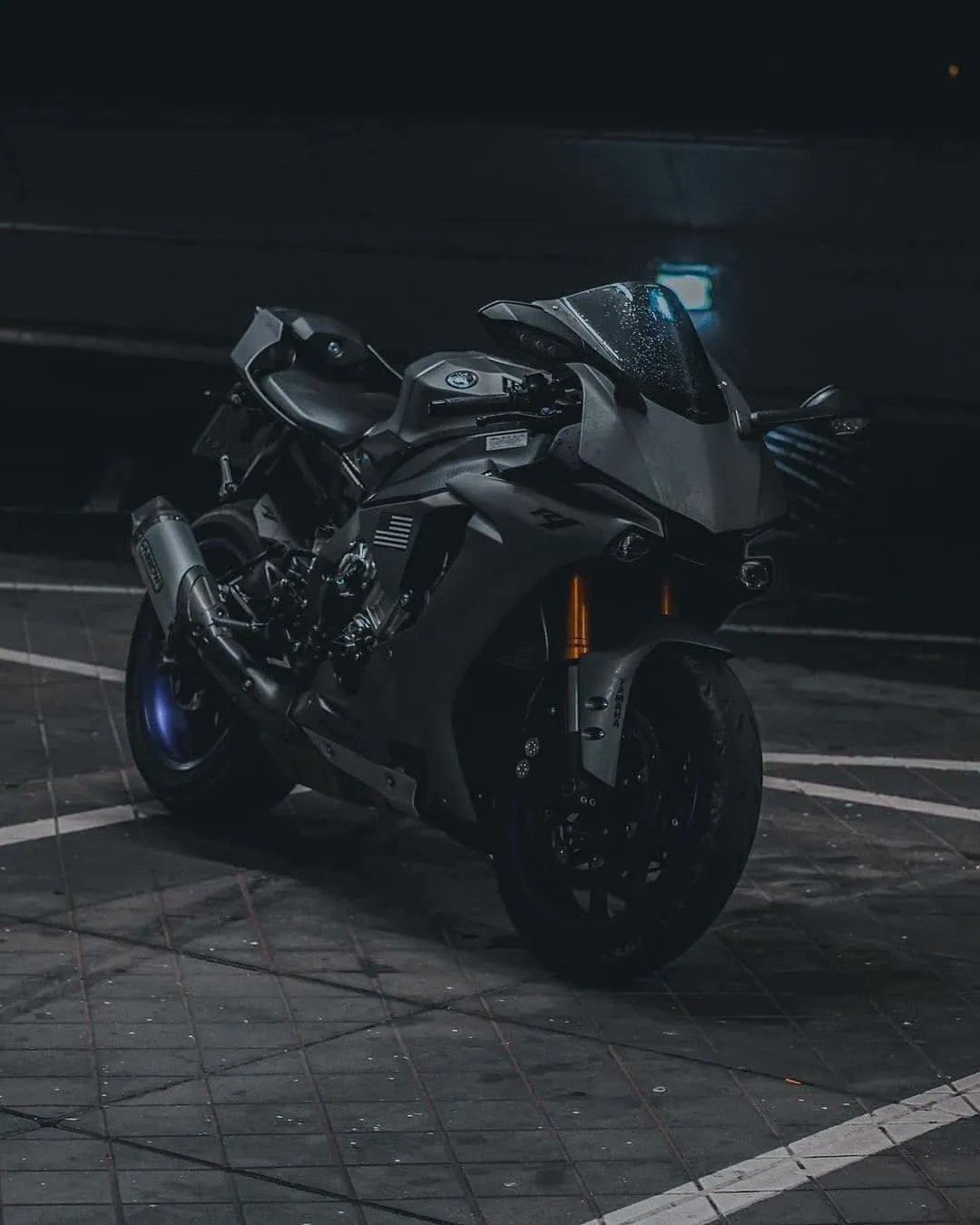 Motorcycles & More R1