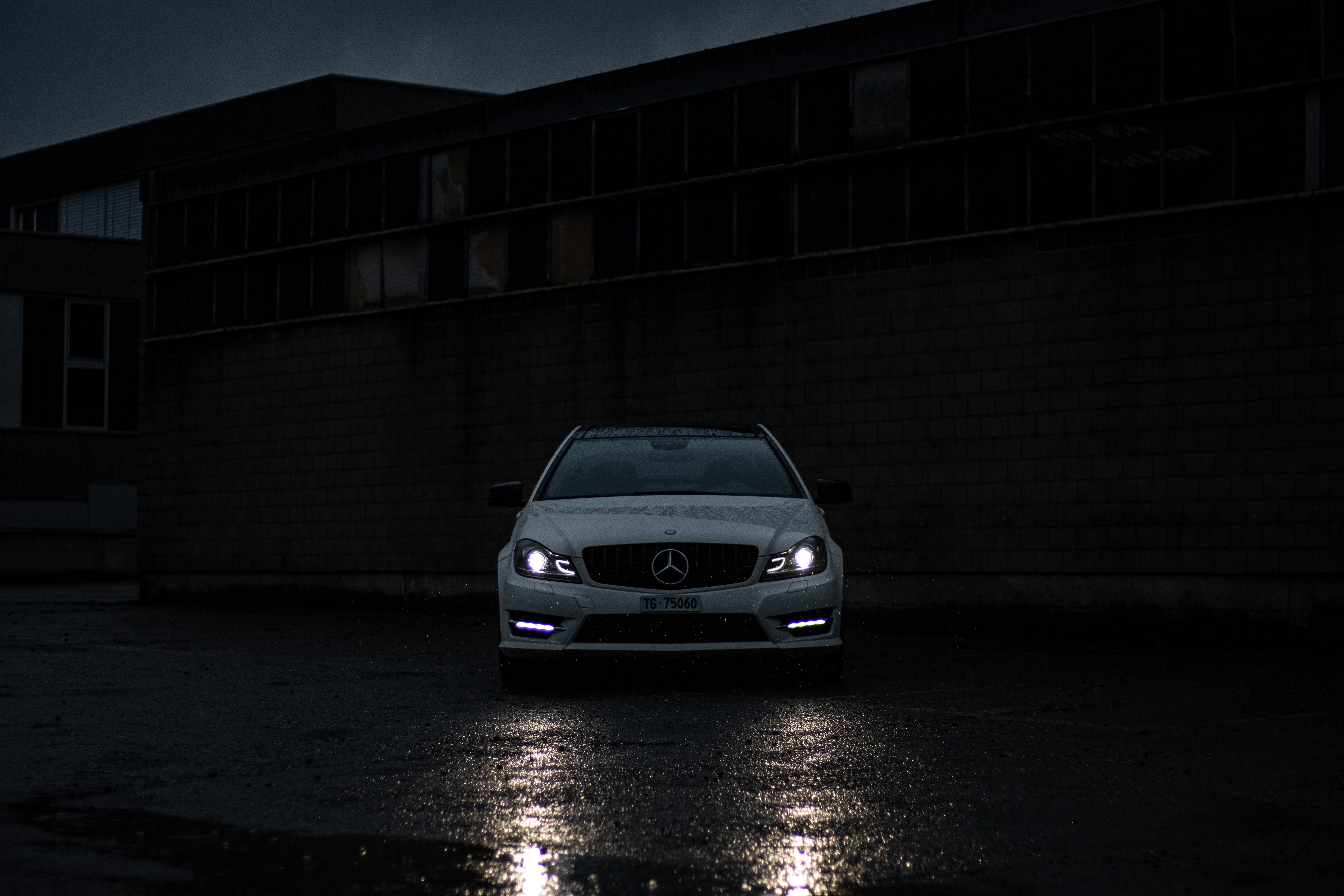 Mobile wallpaper: Headlights, Mercedes