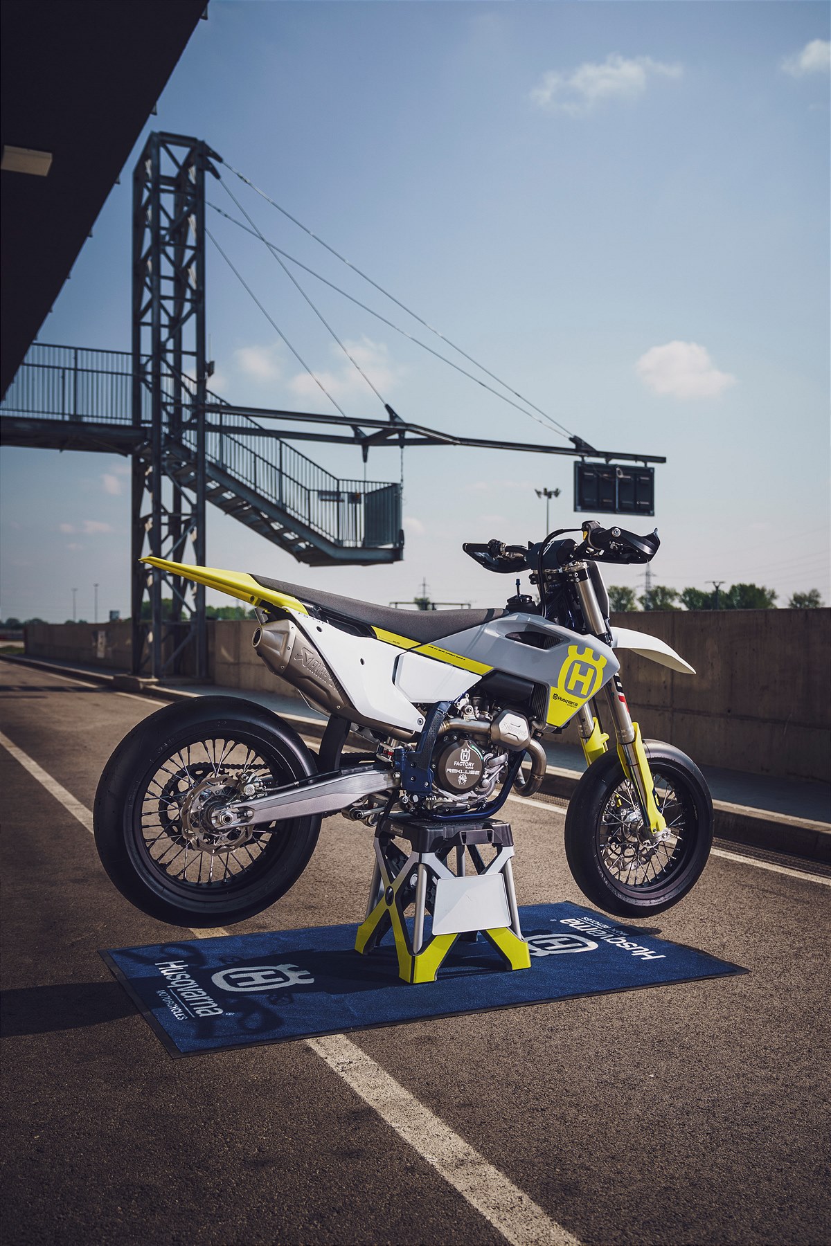 FS 450 SUPERMOTO