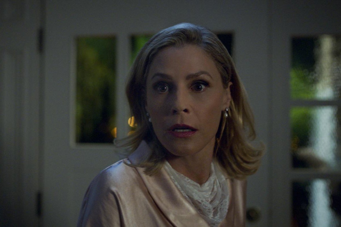 Kiernan Shipka evades '80s killer