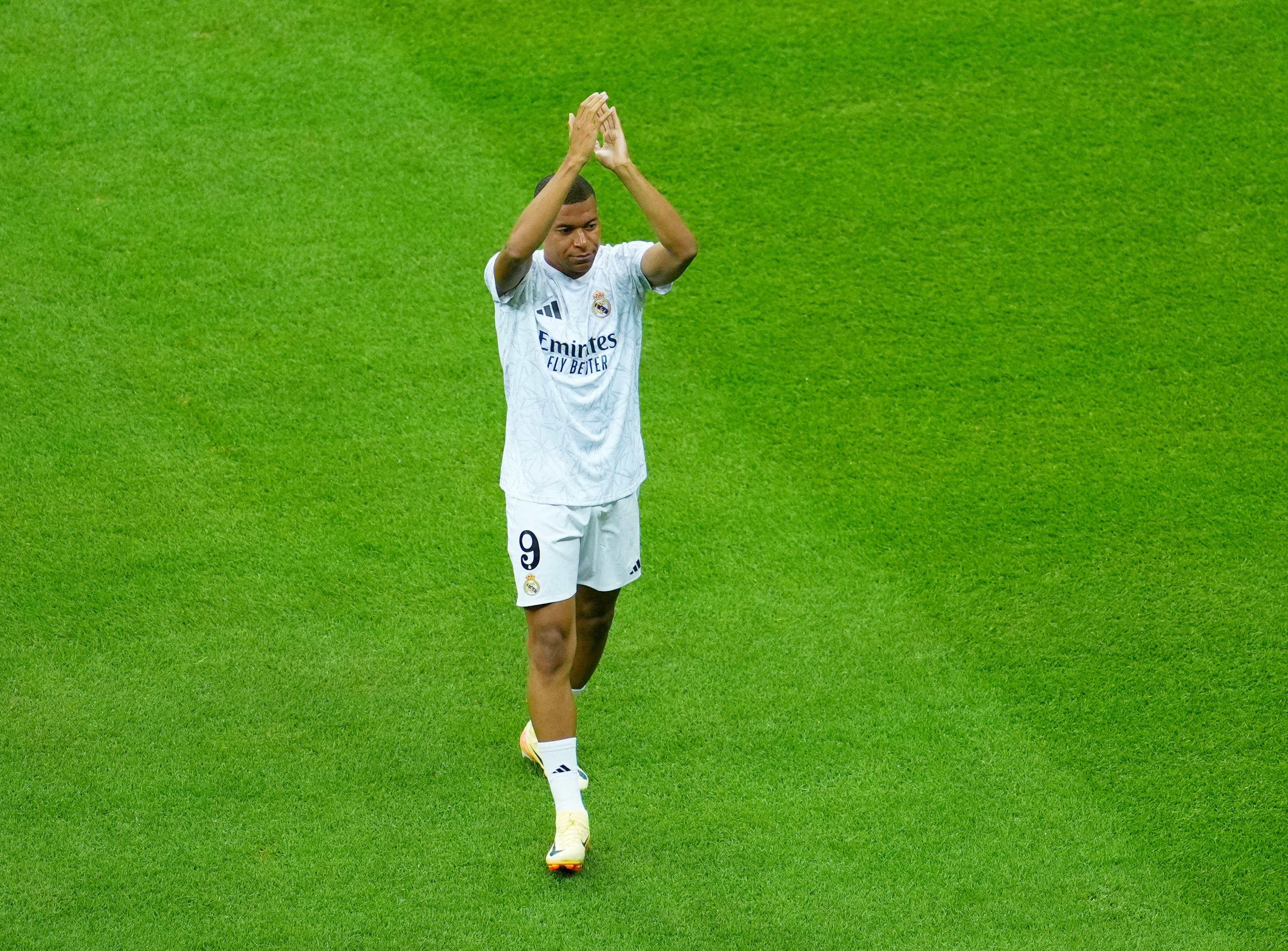 PHOTOS) Mbappé's Debut with Real Madrid