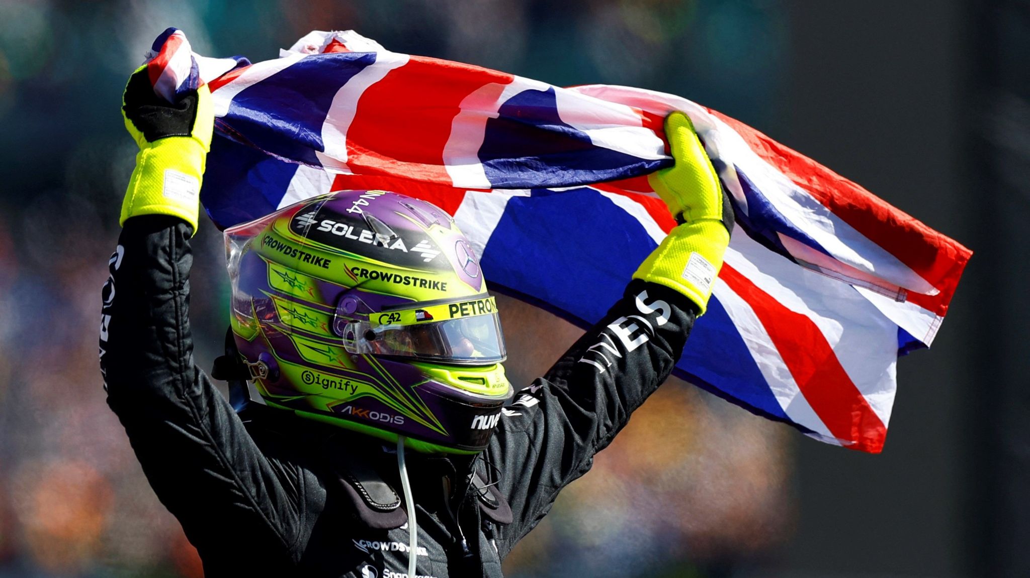 Lewis Hamilton wins British Grand Prix