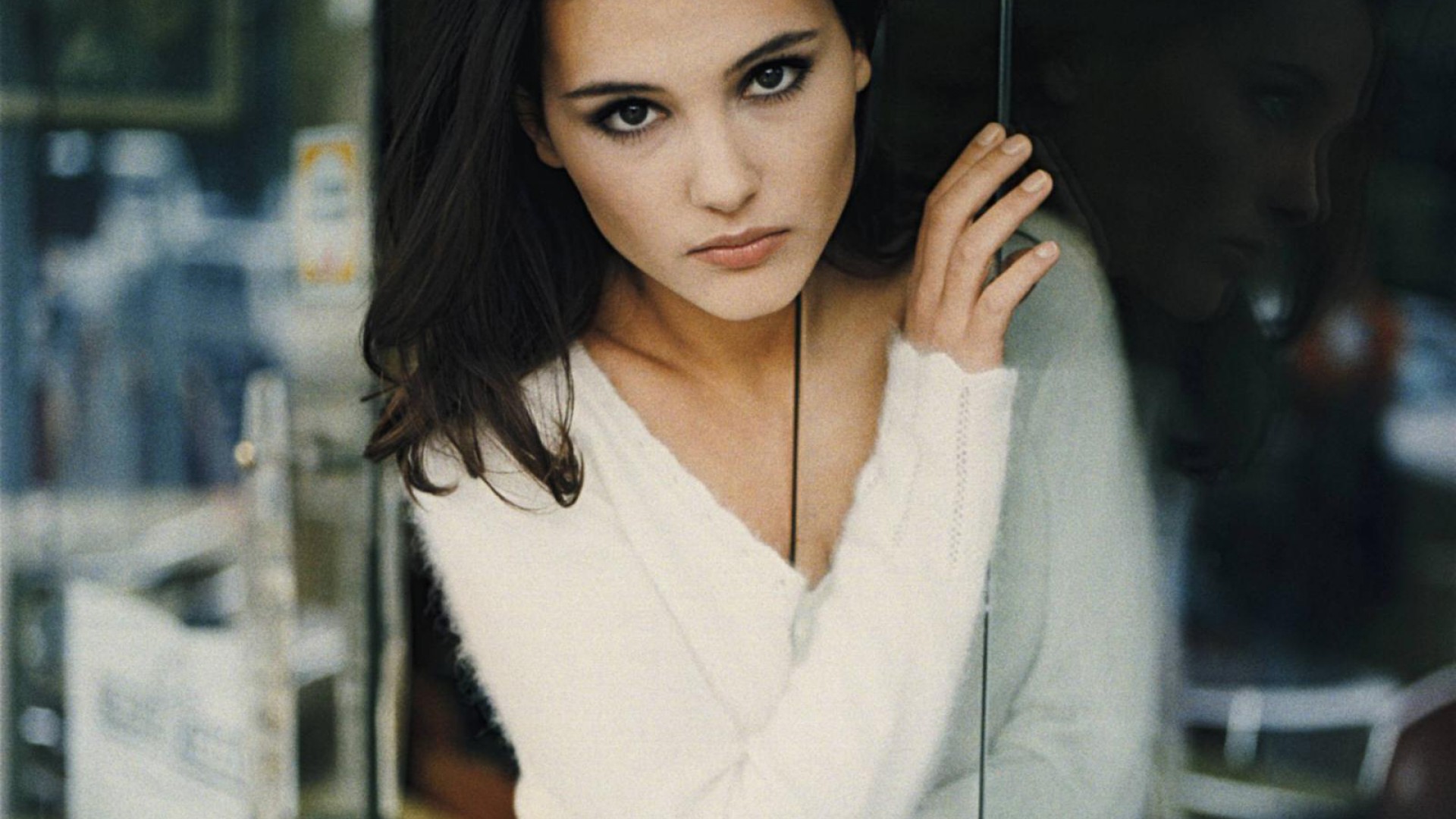Celebrity Virginie Ledoyen HD Wallpaper