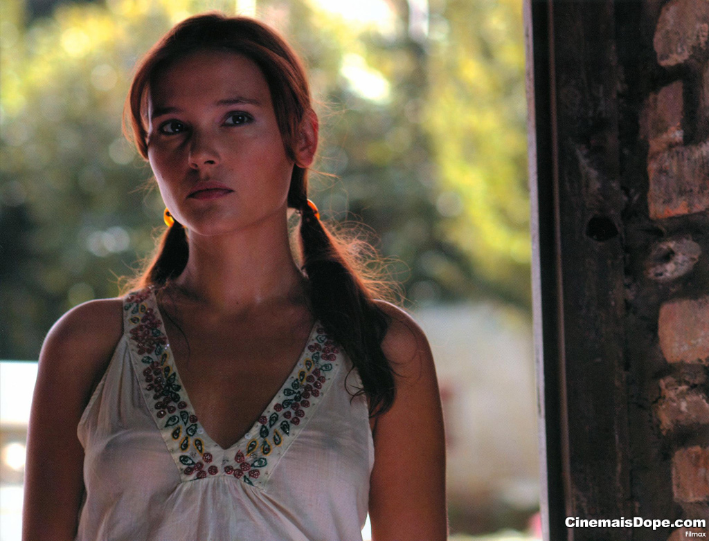 Virginie Ledoyen is Lucy in Bosque de