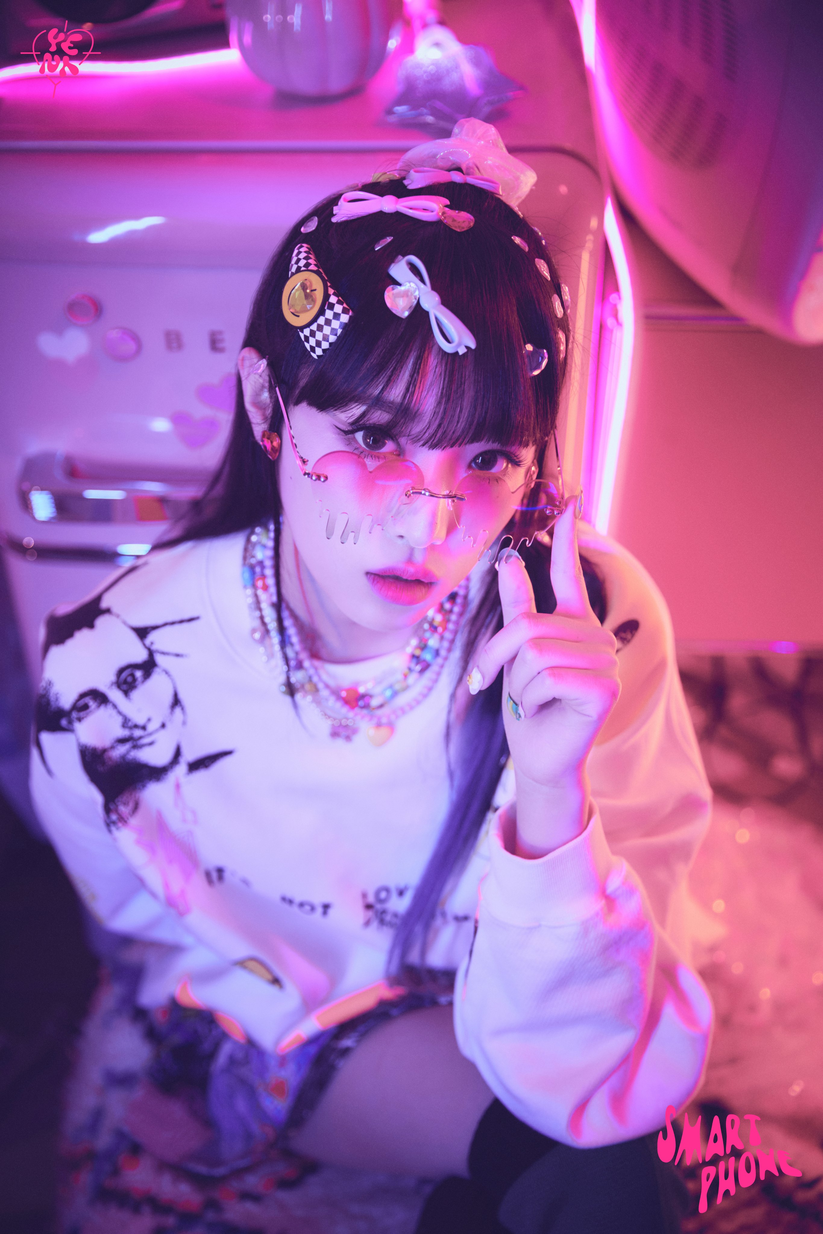 Choi Yena Mini Album: SMARTPHONE