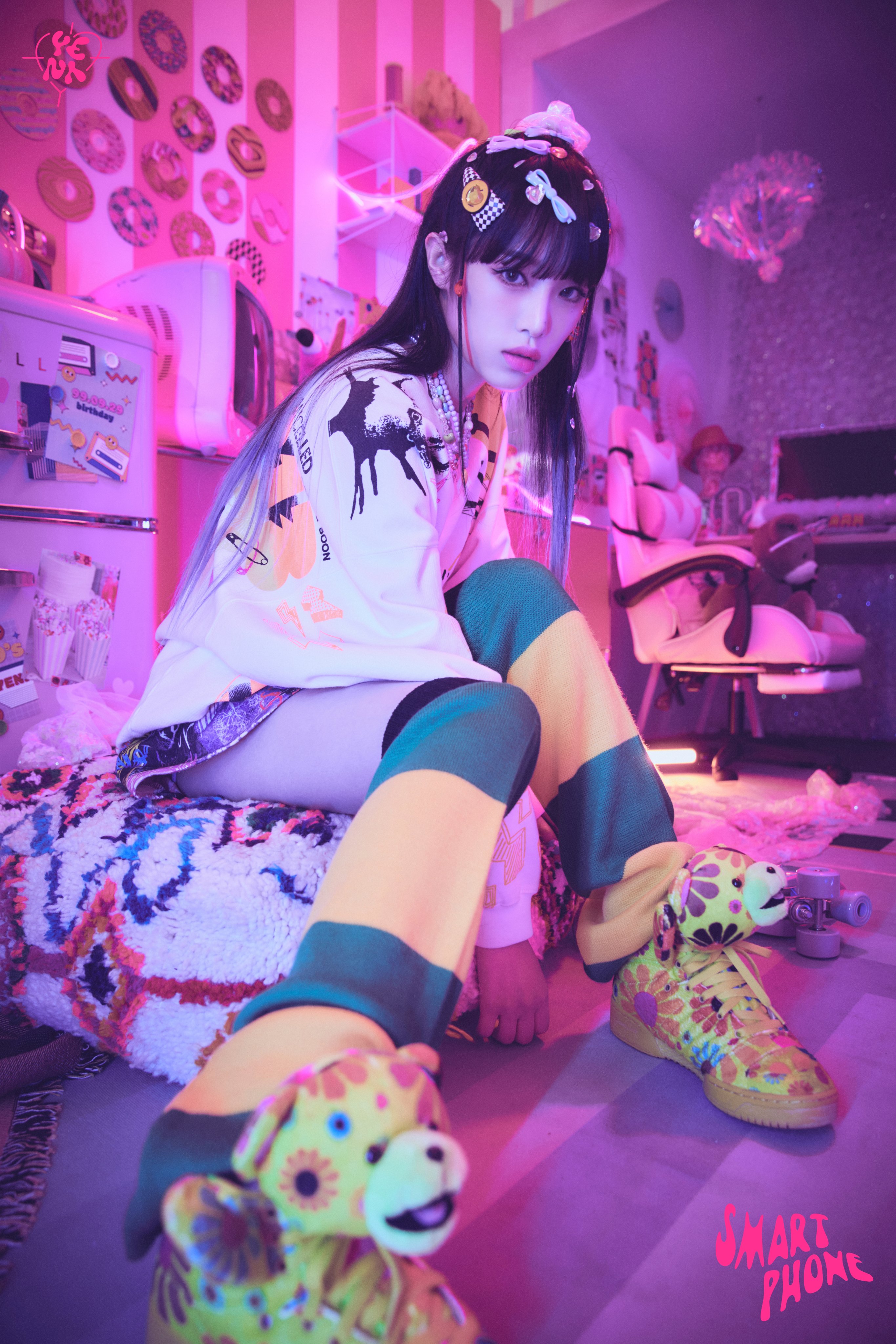 Choi Yena Mini Album: SMARTPHONE
