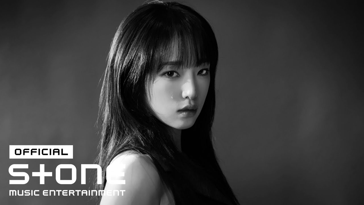 Choi Yena in “Love War” MV