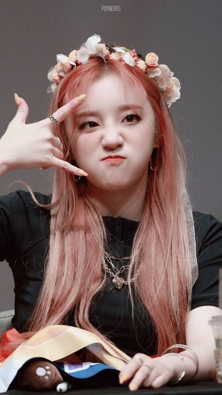 Yuqi wallpaper