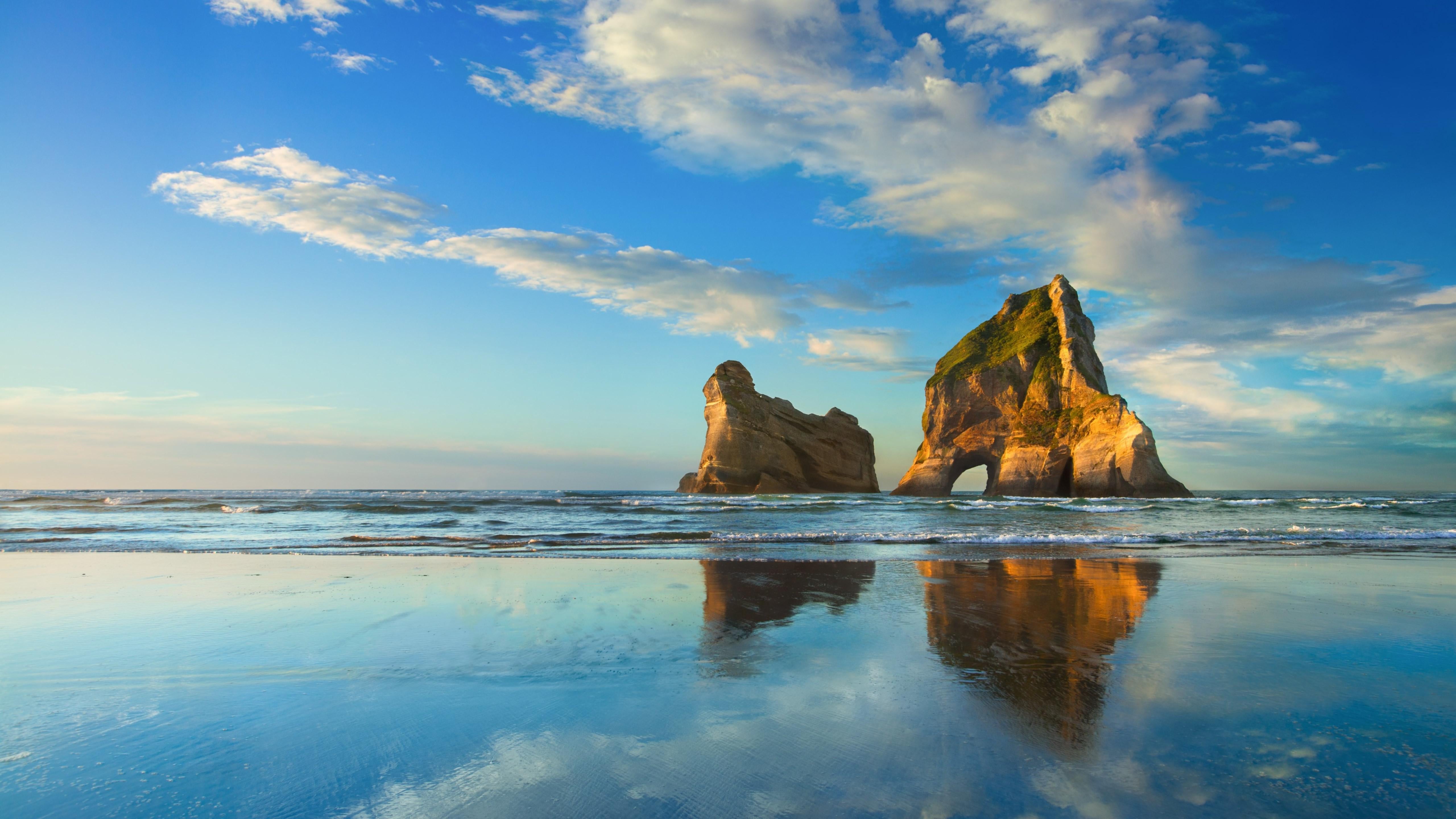 Windows 10 Beach, But without the woman running [4k]