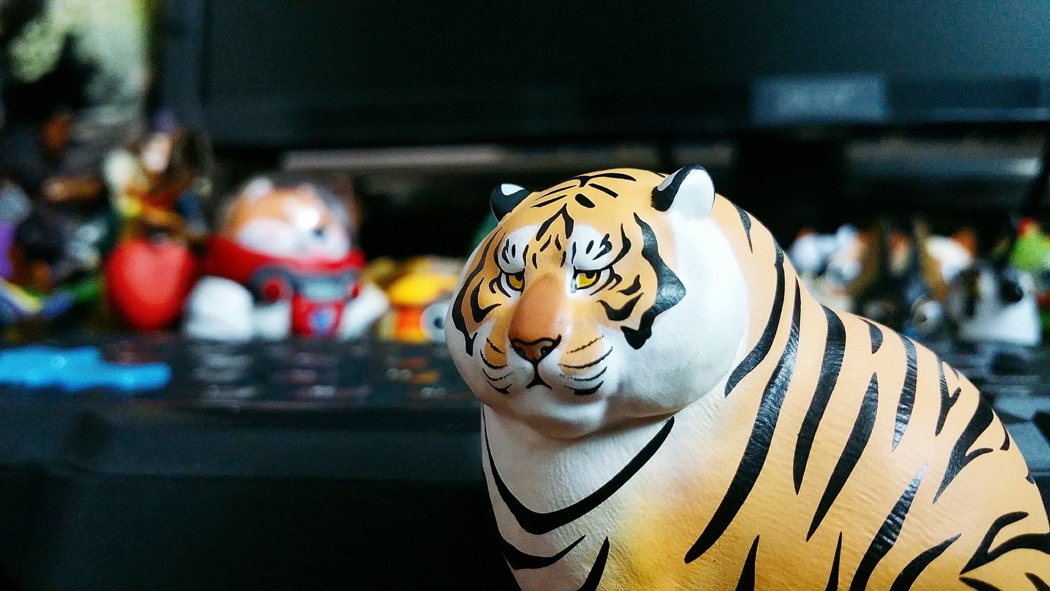 Fat Tiger & Happy Red Panda by 不二馬大