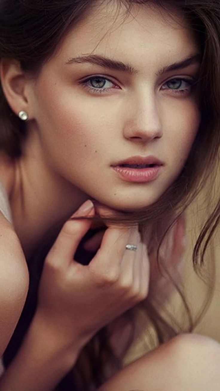 Beautiful Women Face Wallpaper
