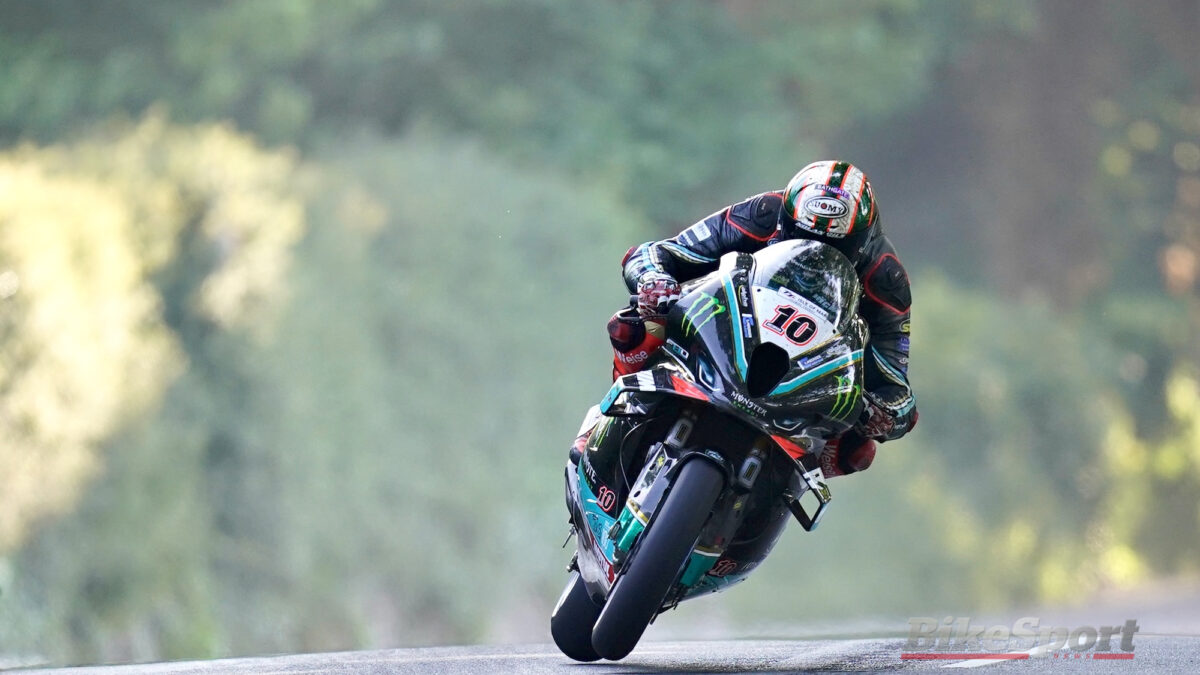 2023 Isle of Man TT Q4. Hickman raises