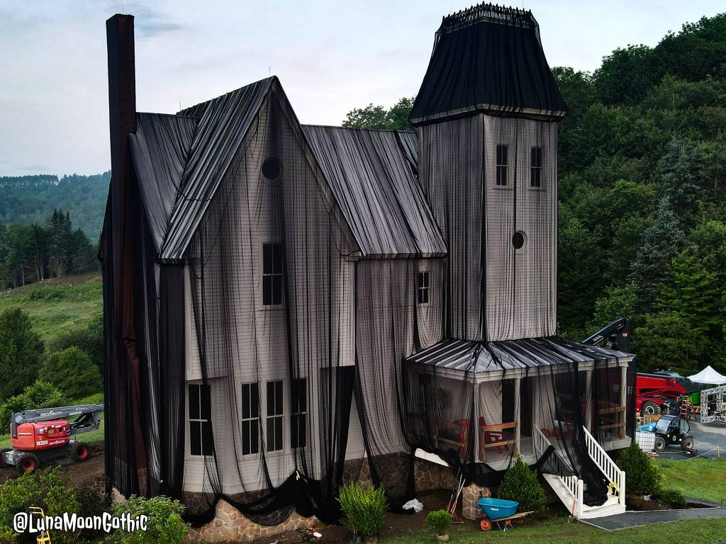 Beetlejuice 2” Set Photo Reveal Film