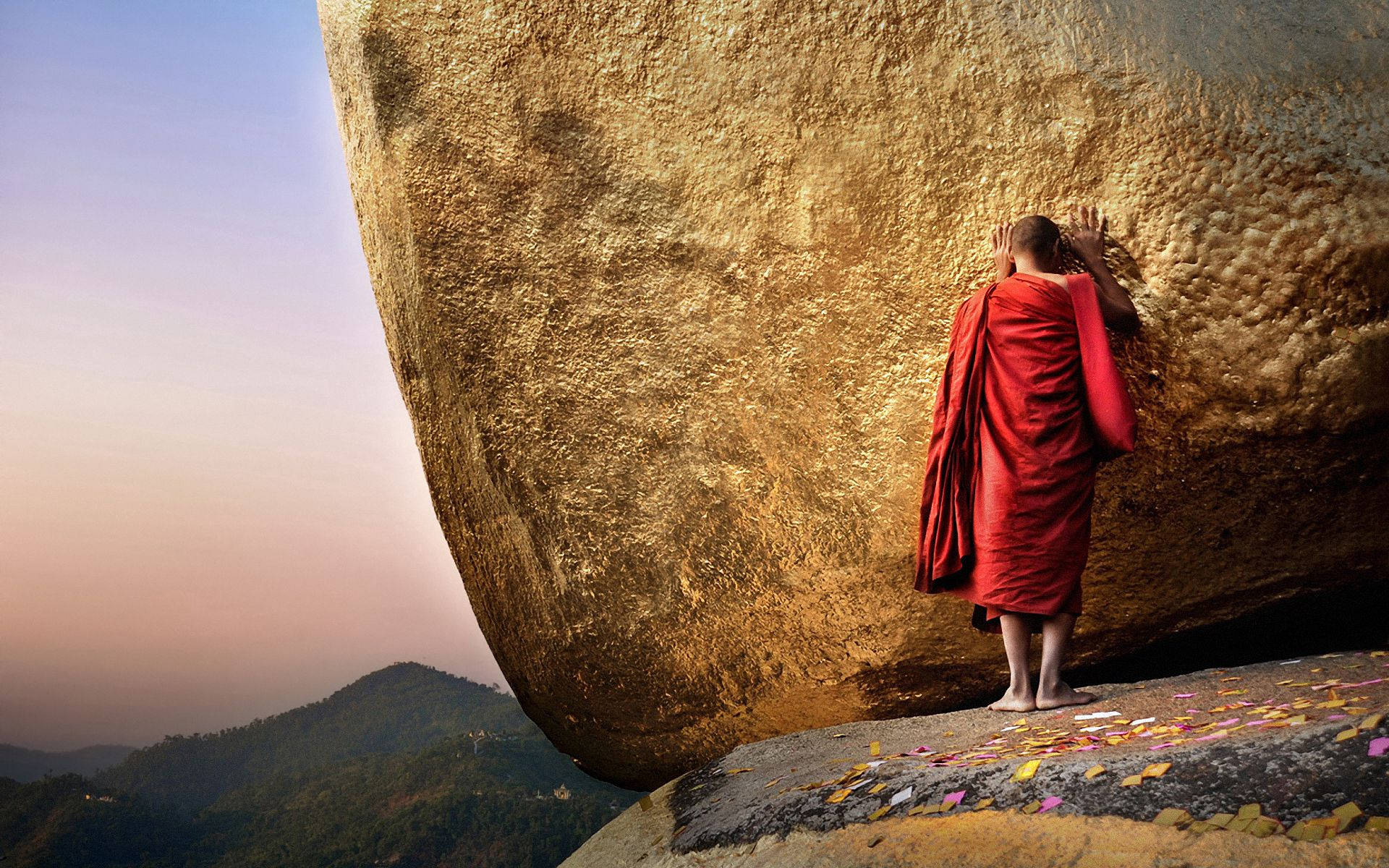 Download Praying Buddha Monk Wallpaper