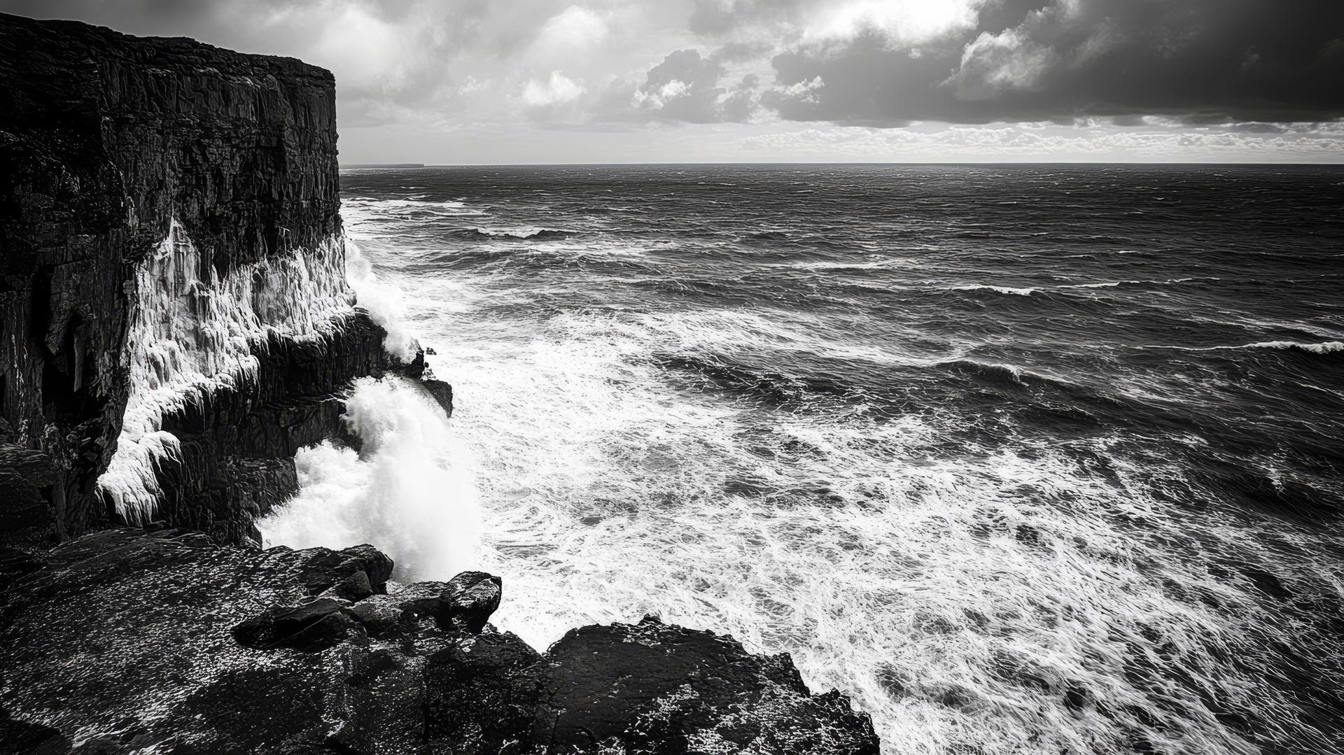 Black and White Ocean Waves Wallpaper
