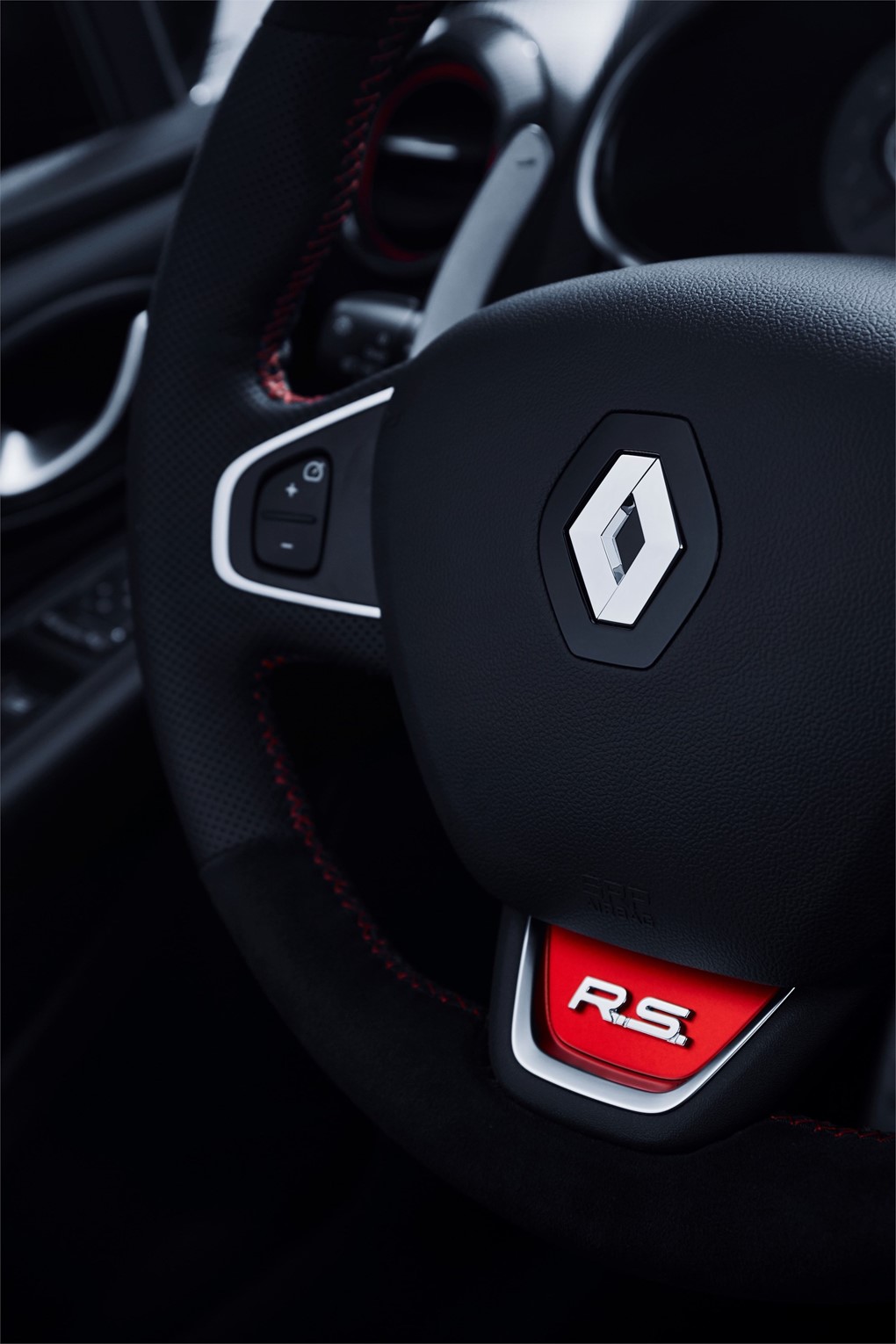 Renault Unveils Limited Edition Clio R