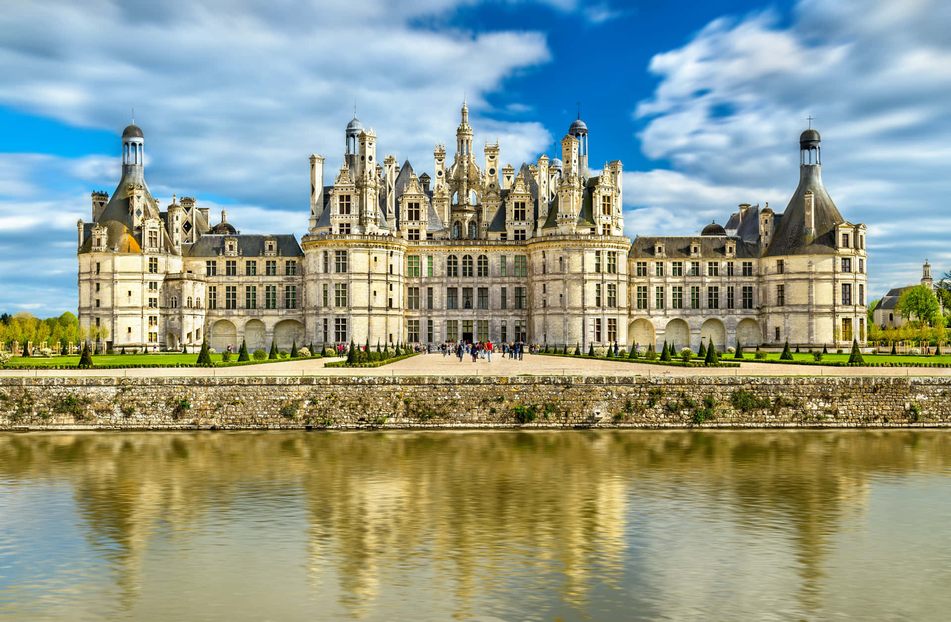 Download Largest Castle In Loire Valley Chateau De Chambord Wallpaper