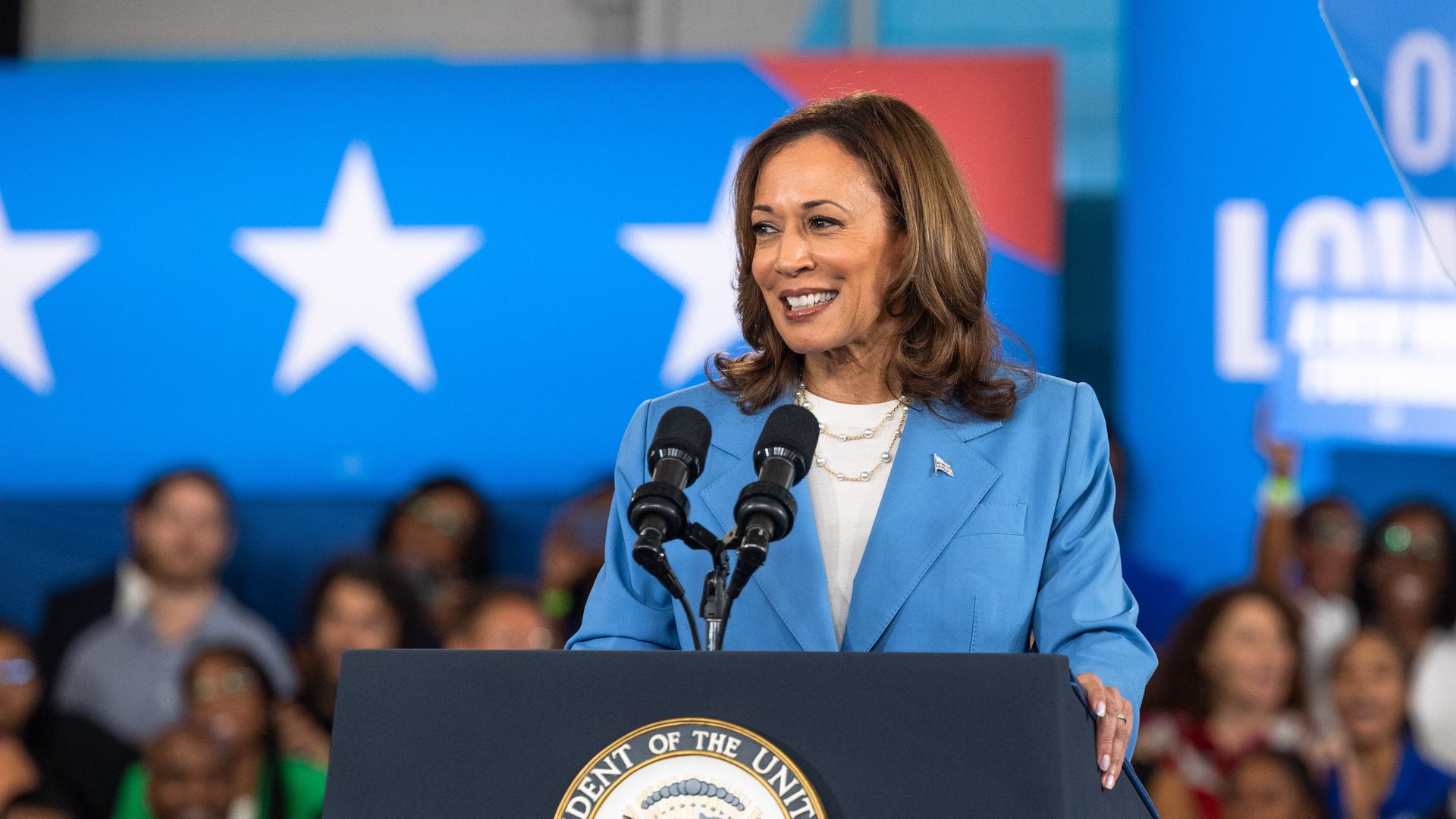 Harris campaign plans initial $370