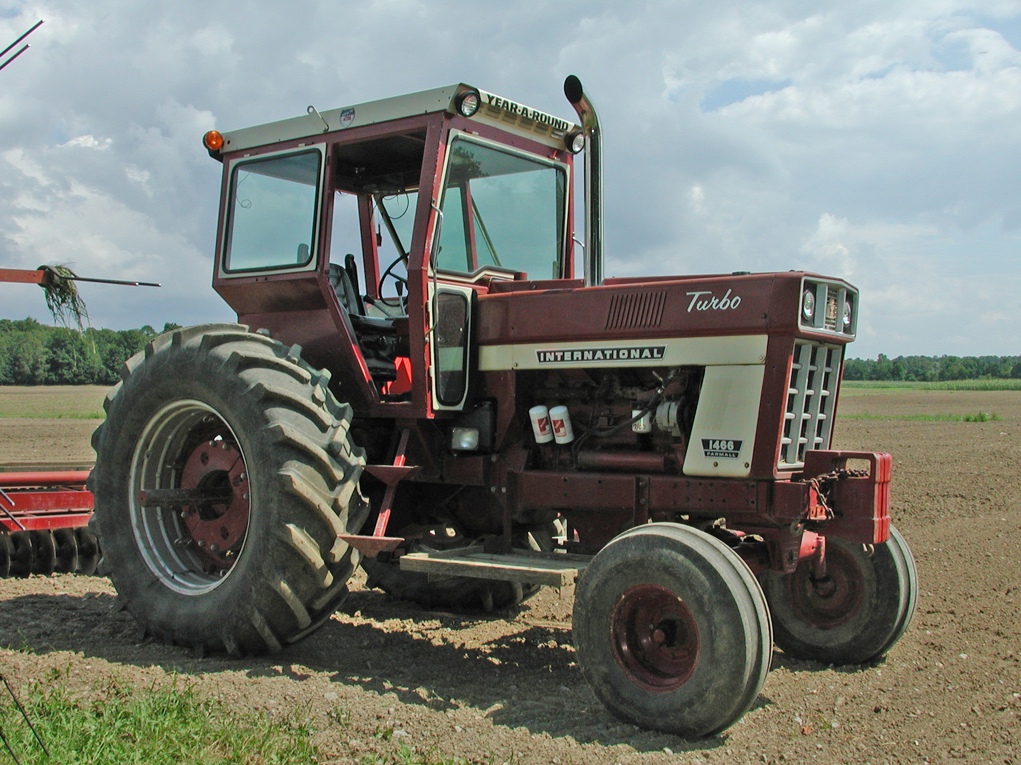 International Harvester IH 1466 Tractor