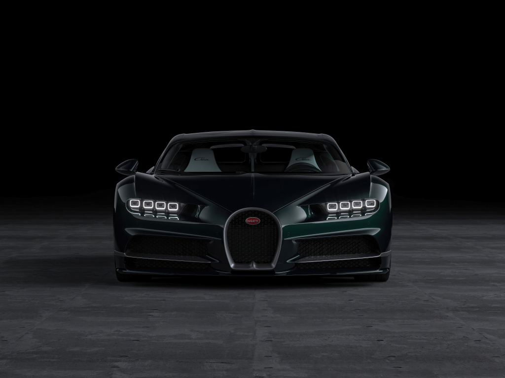 Wallpaper striking green bugatti chiron