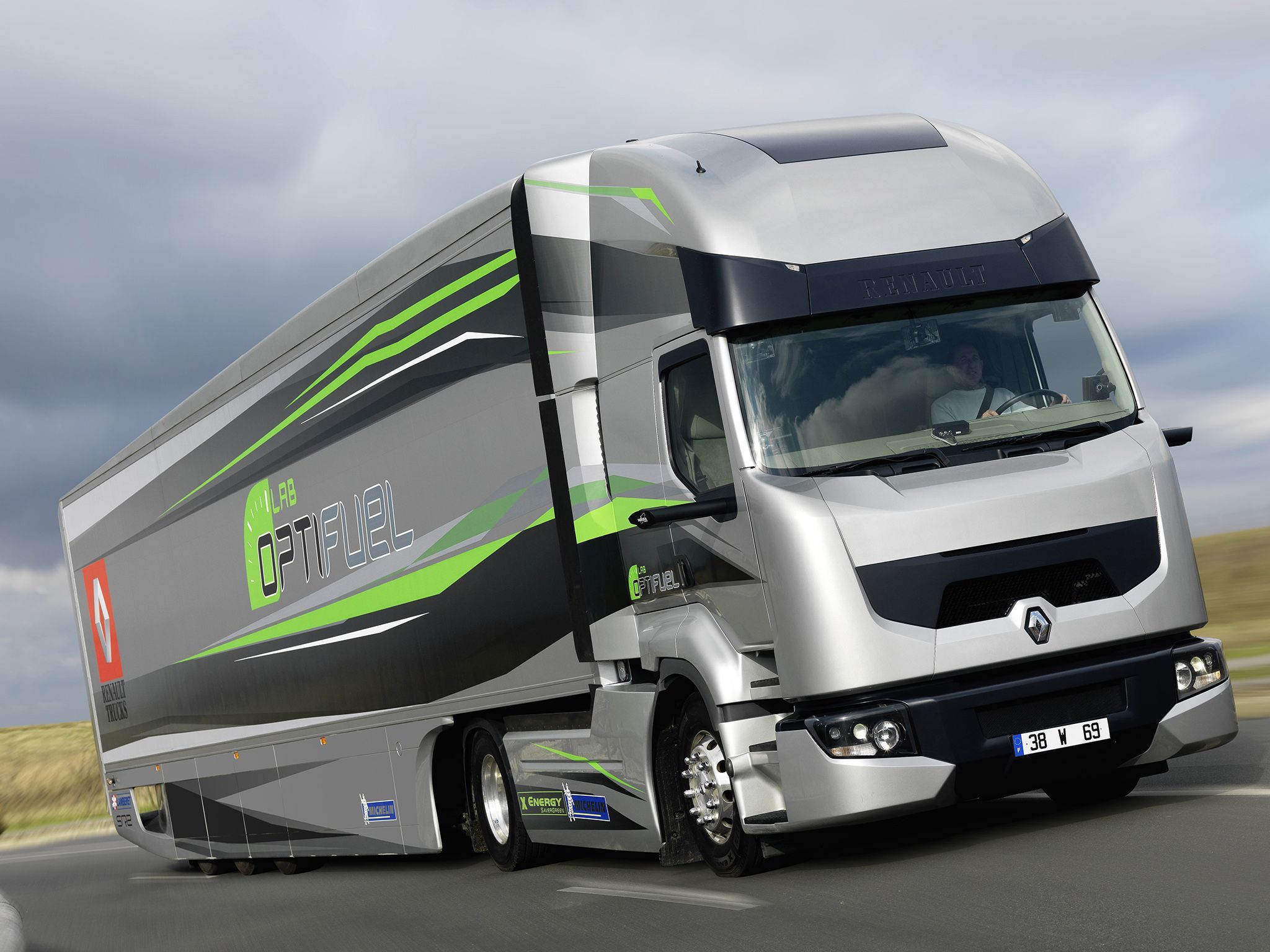 HQ Renault Trucks Wallpaper