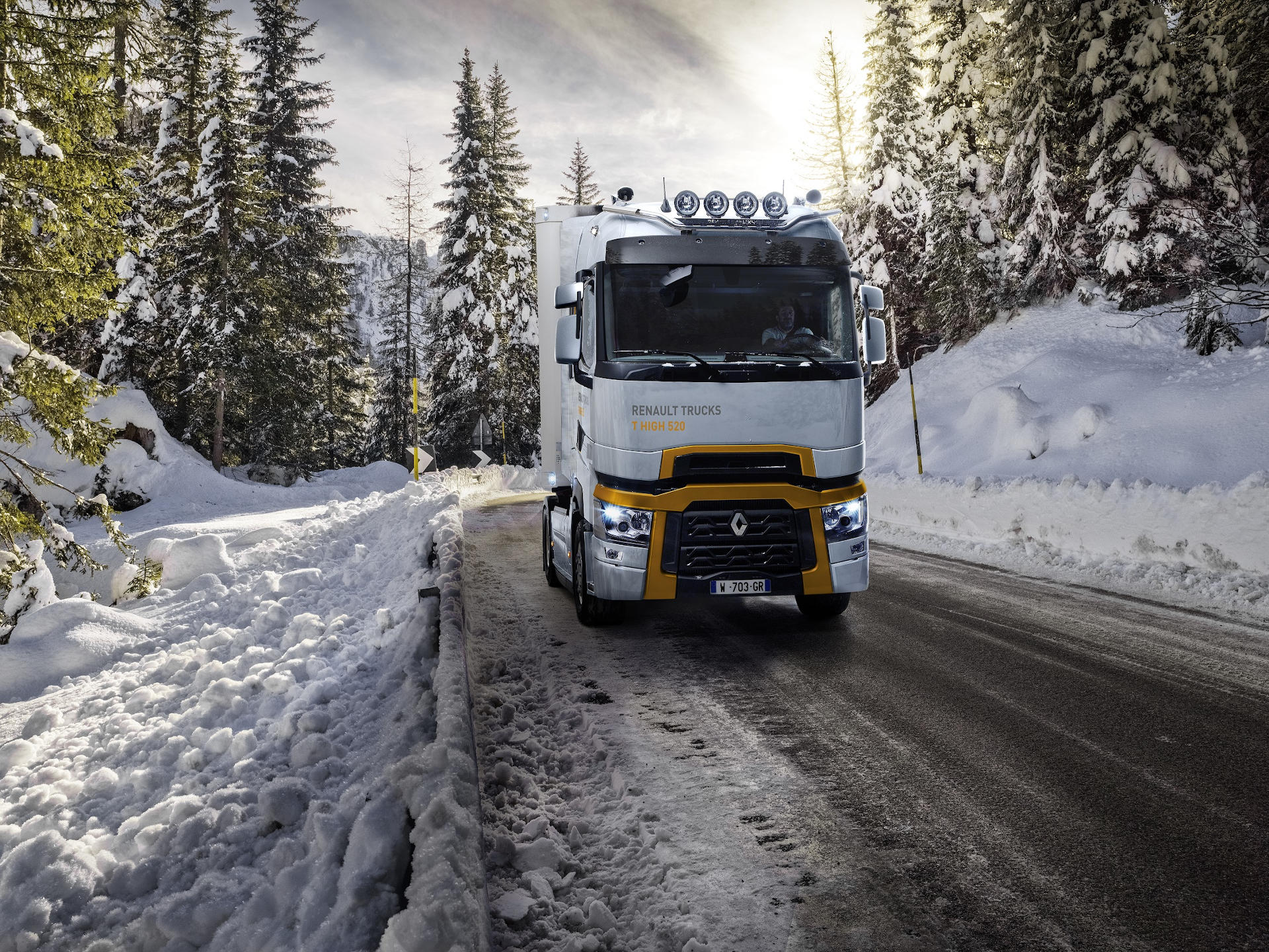 RENAULT TRUCKS T 2019: COMFORT, FUEL