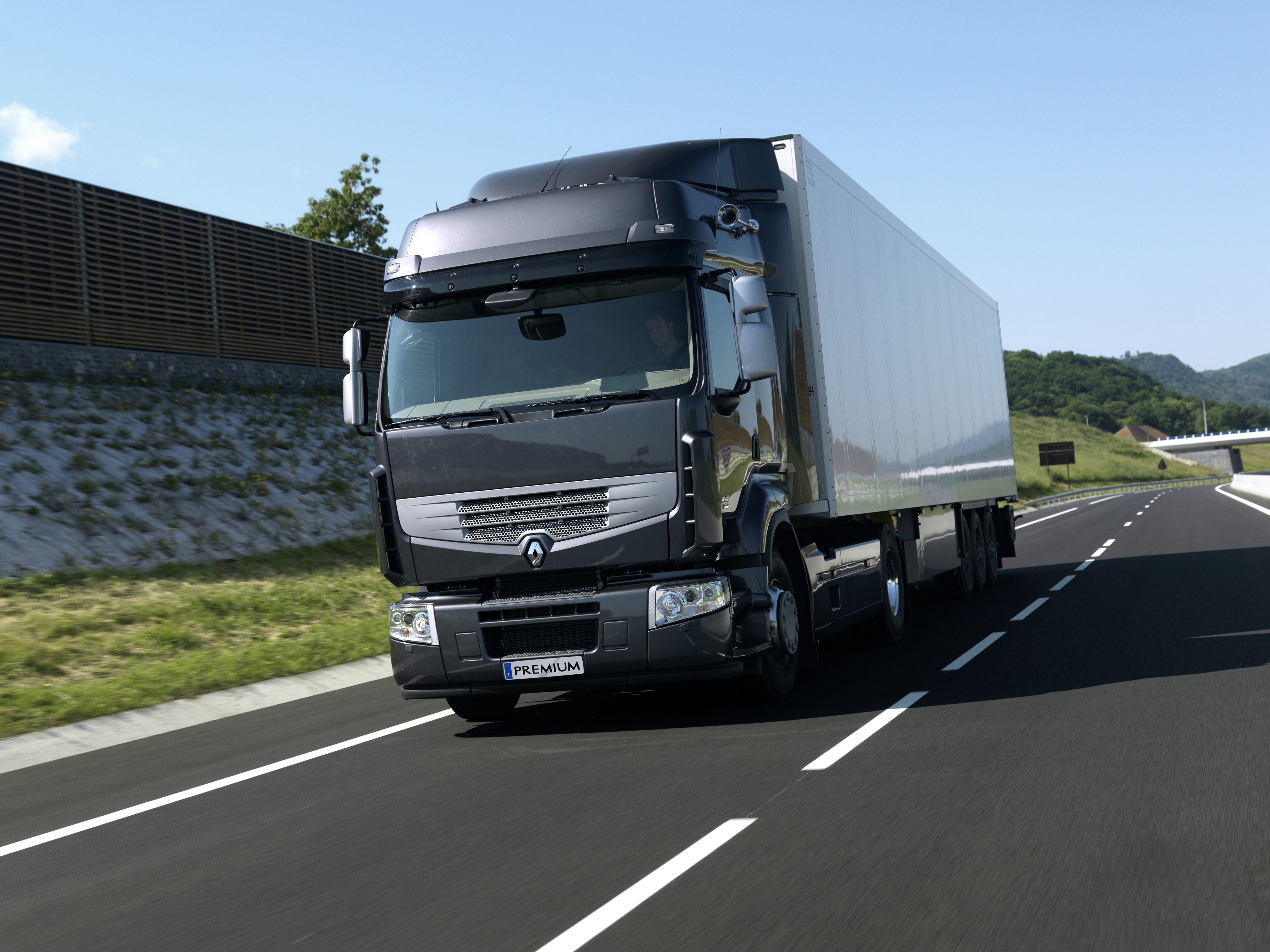 Download Vehicle Renault Trucks 4k