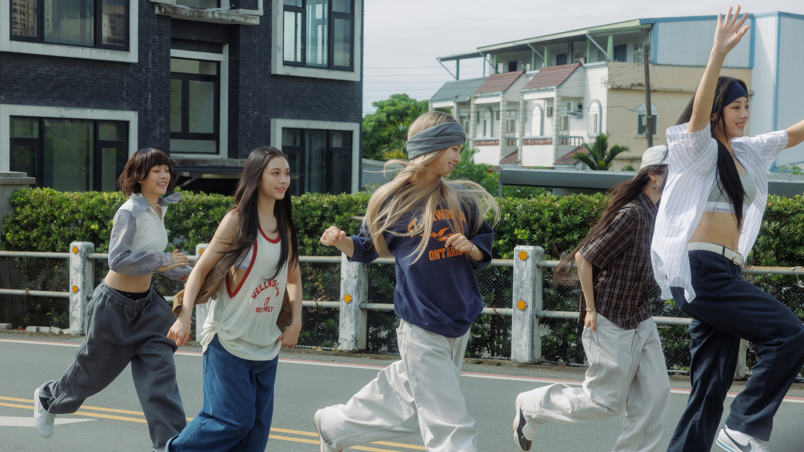 NewJeans How Sweet Members 4K Wallpaper