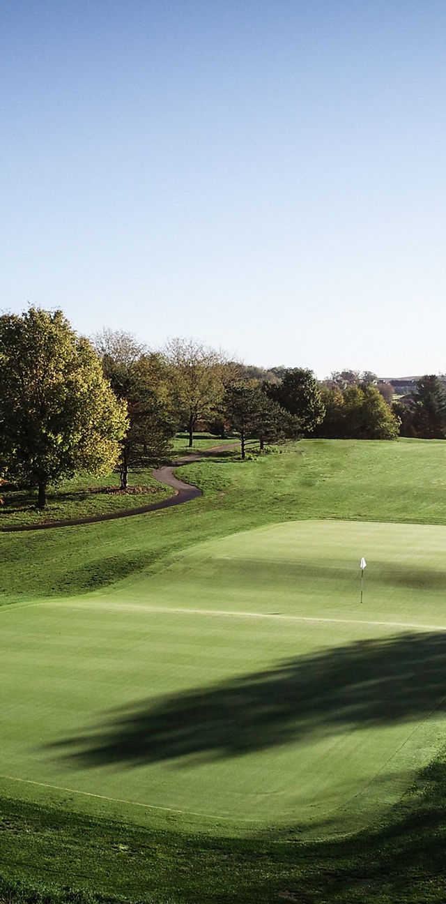 Pioneer Pointe. Premier Golf, Pool