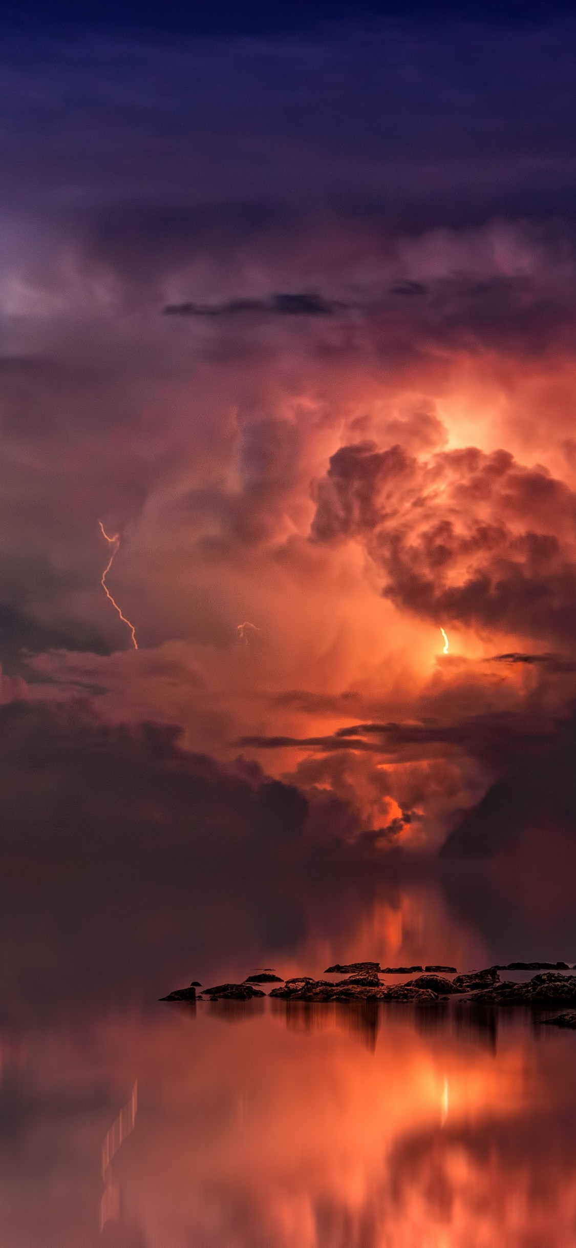 thunderstorm in the sky 1125x2436