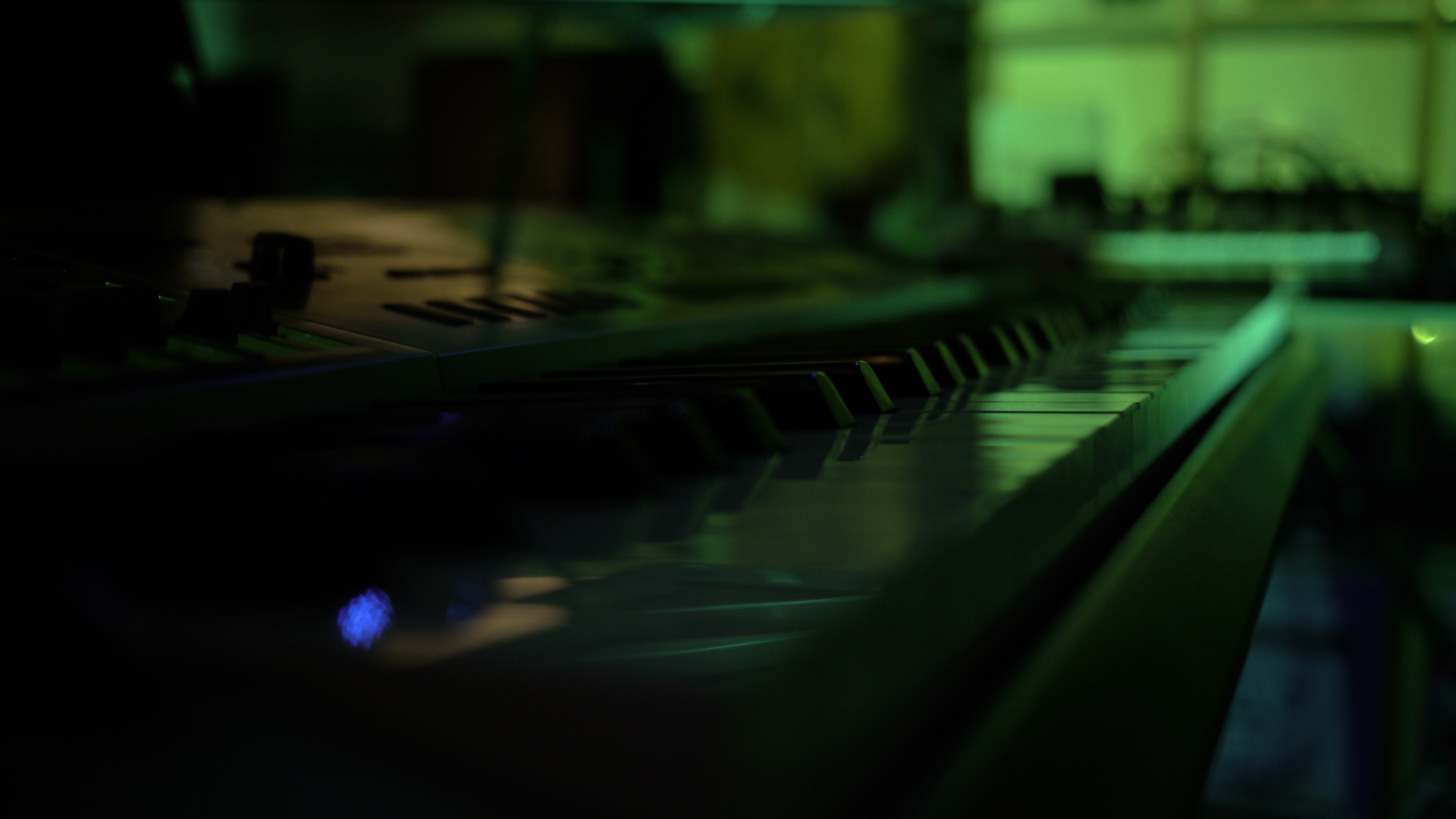 synthesizer, synth, green, keyboard