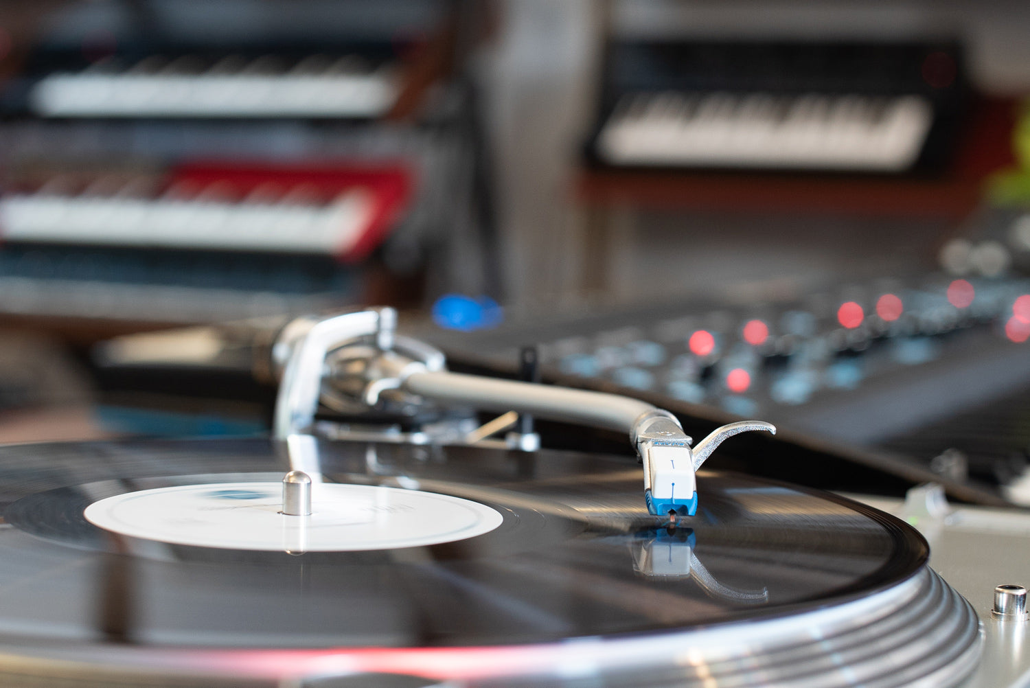 VINYL SYNTHS FROM MARS. Samples From Mars