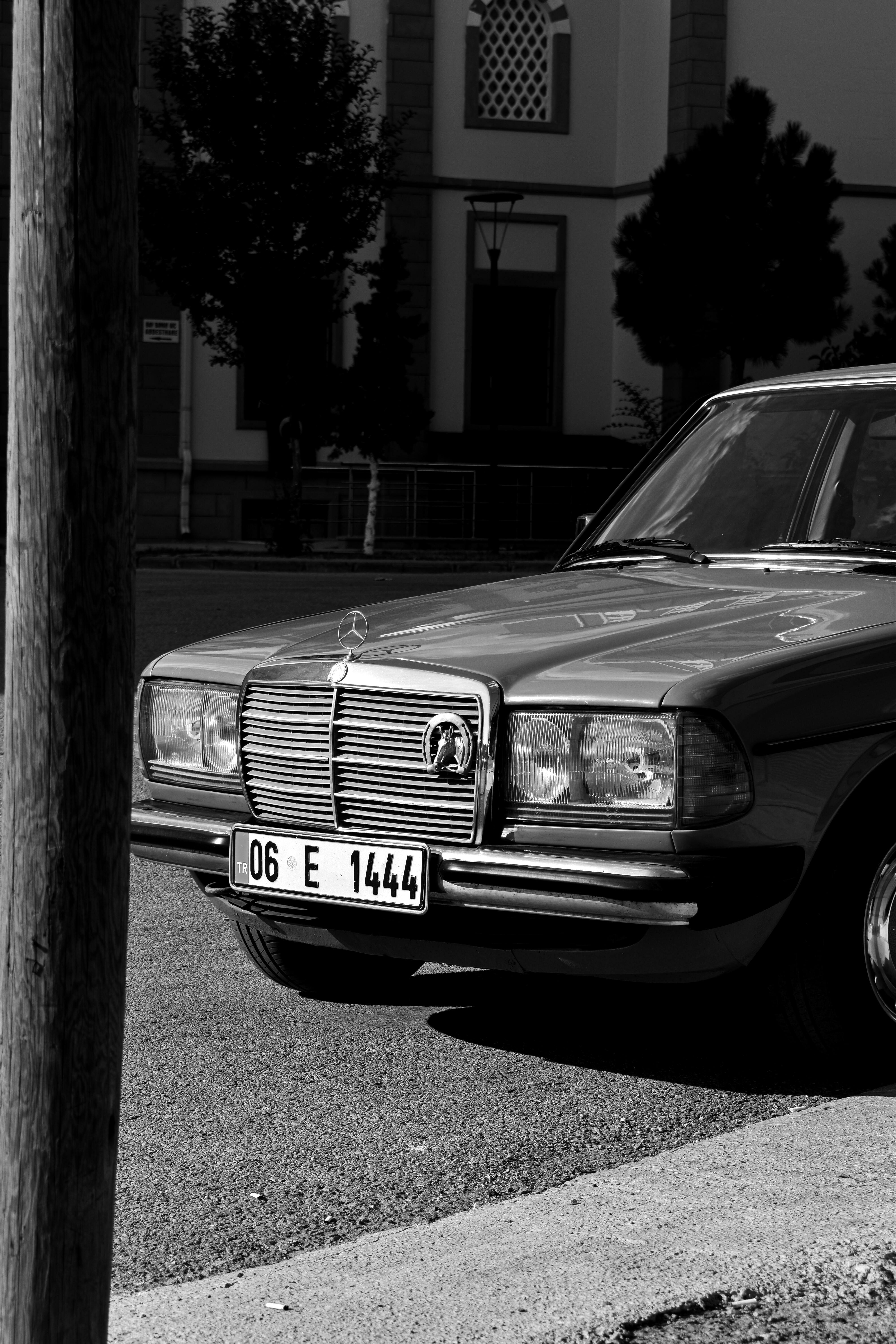 Vintage Mercedes W116 · Free