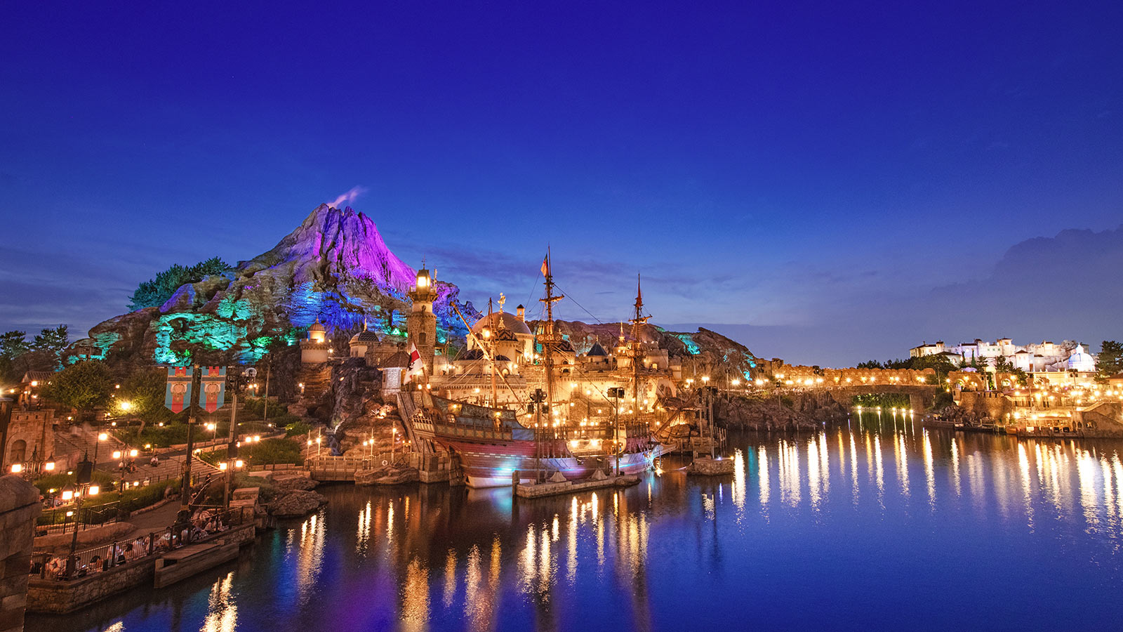 Tokyo DisneySea – Montagne et lagon