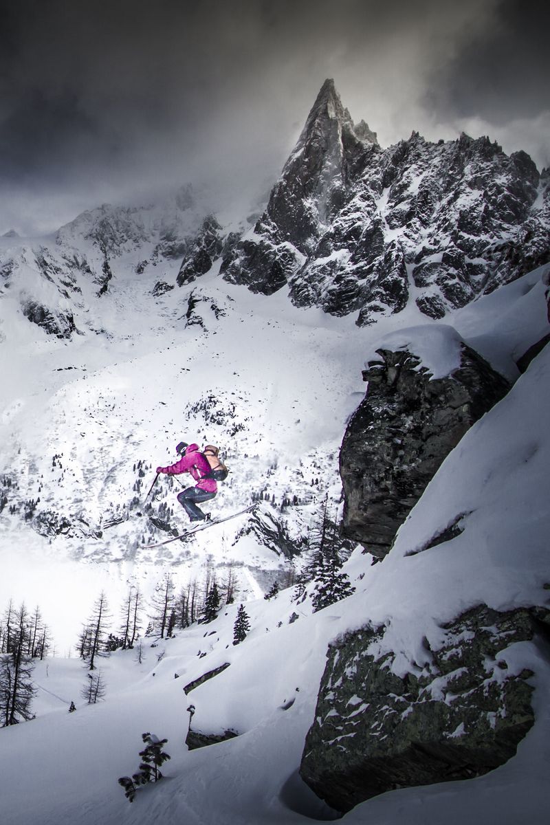 Download wallpaper 800x1200 skiing