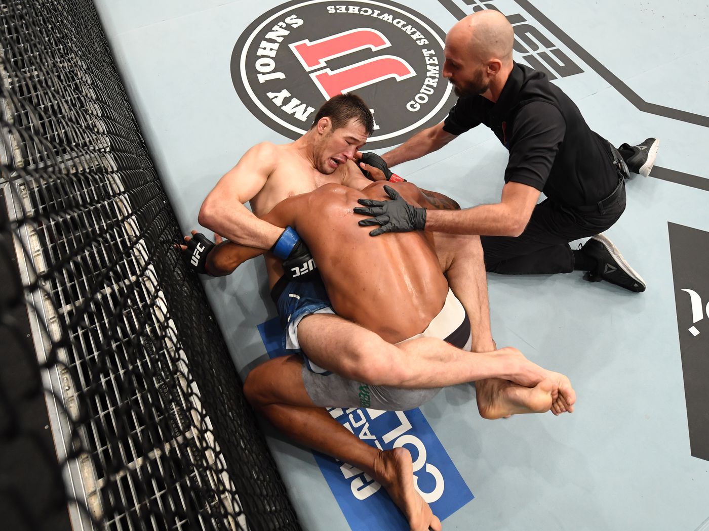 Shavkat Rakhmonov humbles Alex Oliveira