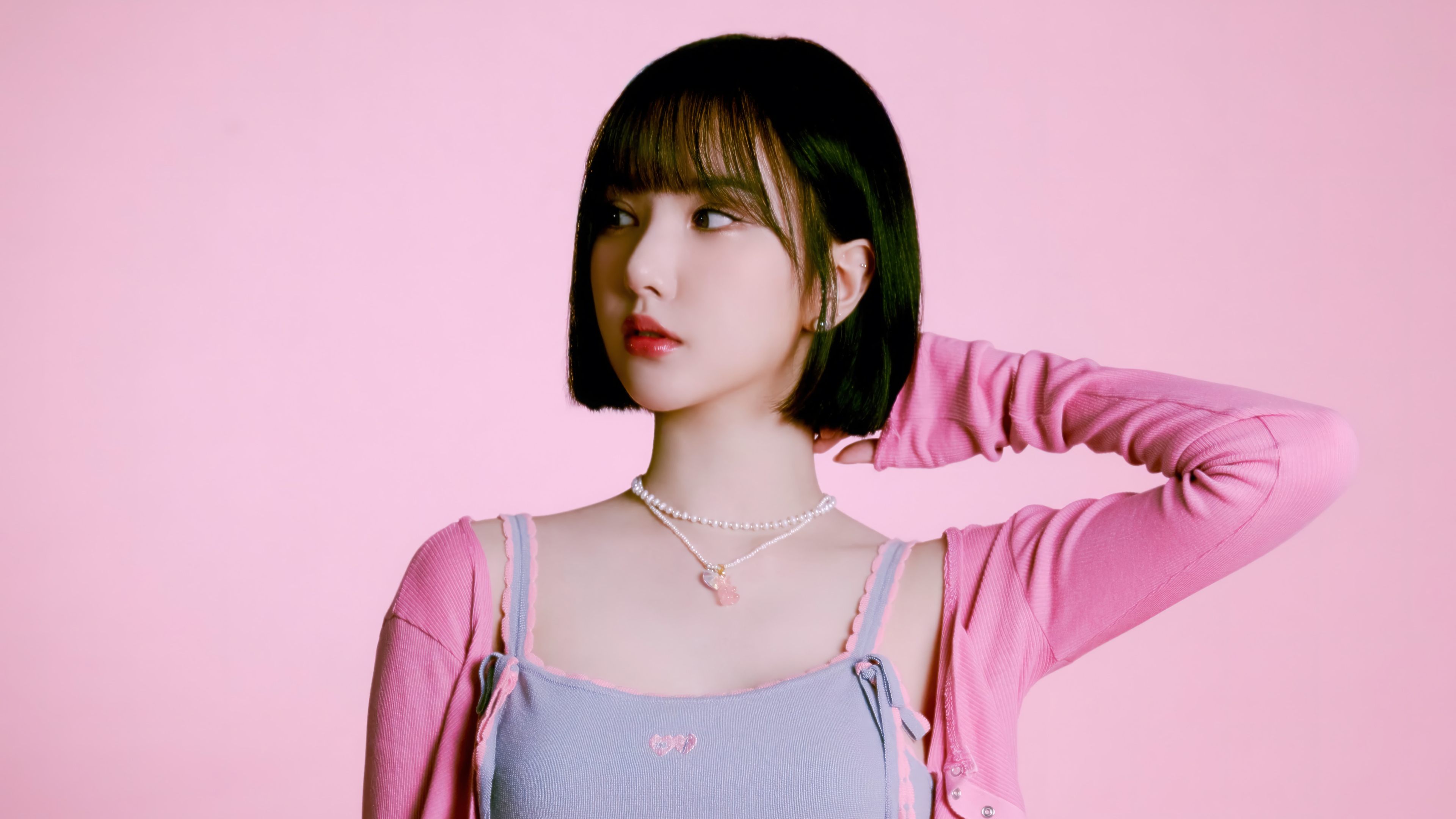 Eunha VIVIZ Profile 4K Wallpaper iPhone