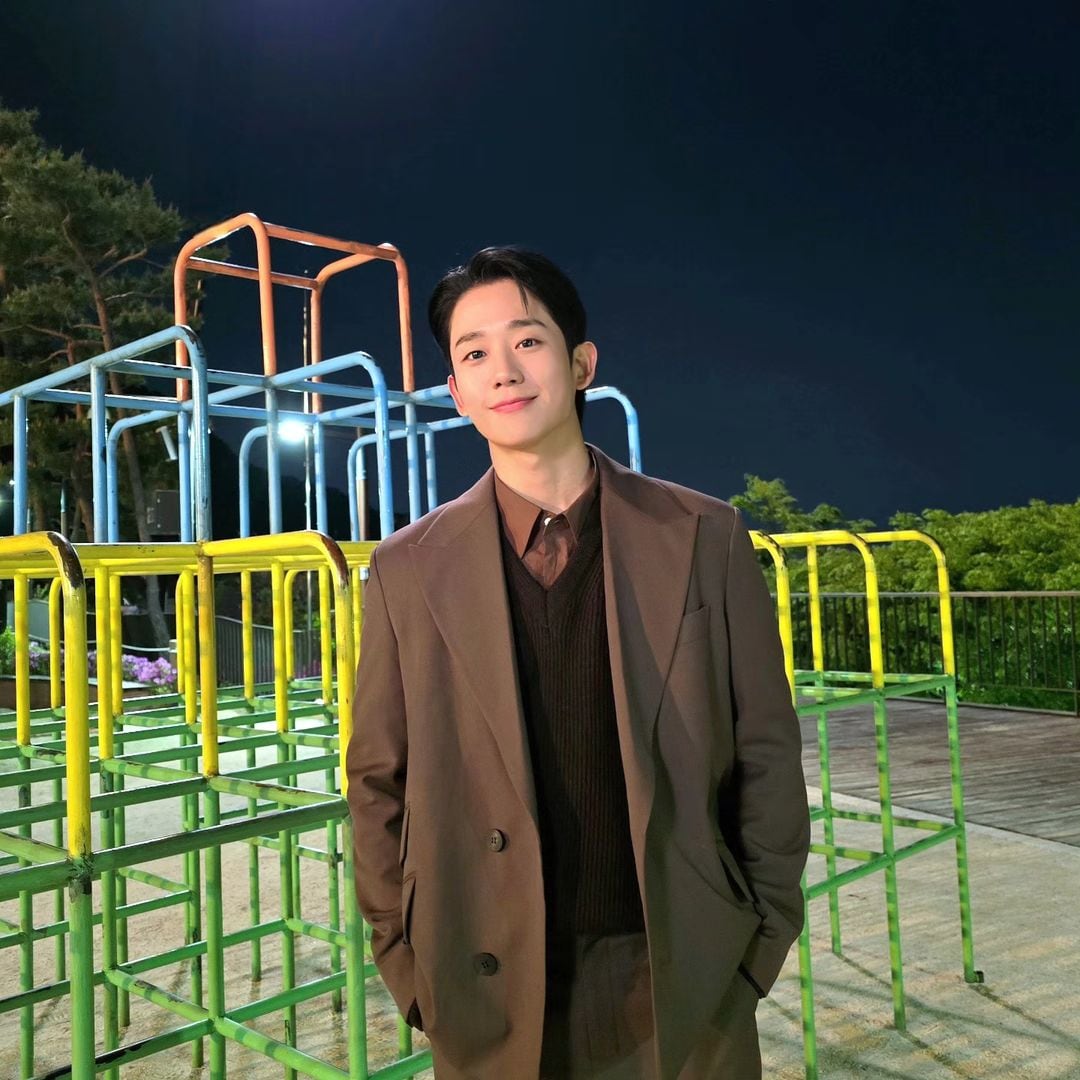 Jung Hae In Gives Love Next Door Vibes