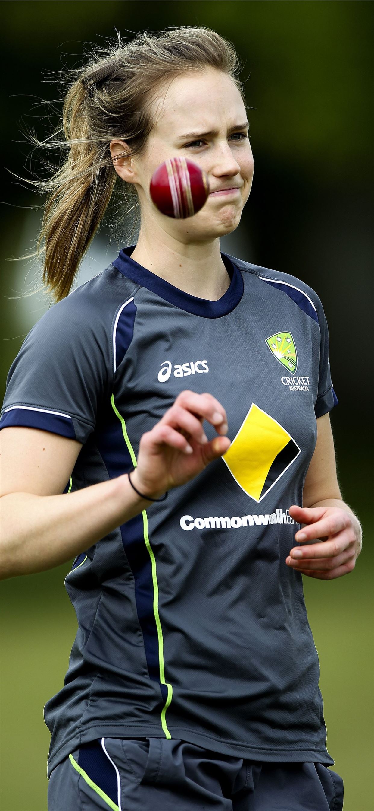 Australian Women Cricketers Cave iPhone